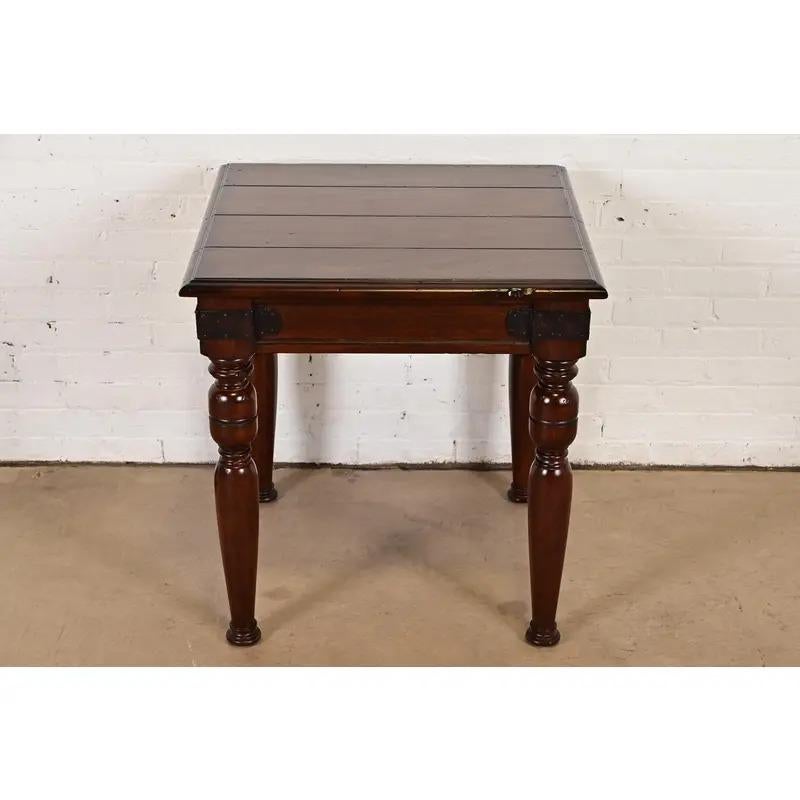 Philippin Table d'appoint en acajou sculpté British Colonial de Ralph Lauren en vente