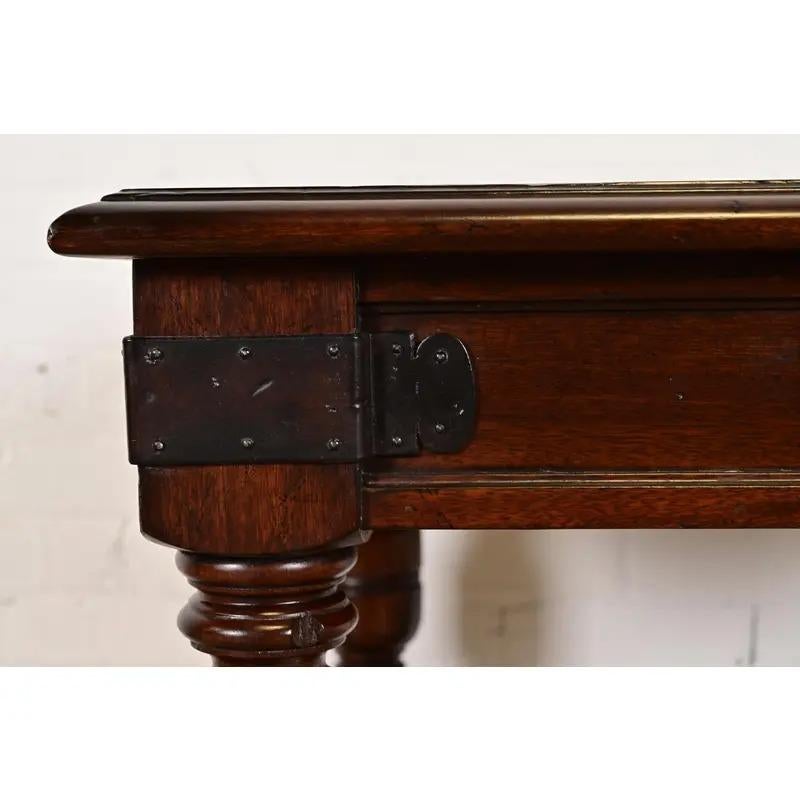 Table d'appoint en acajou sculpté British Colonial de Ralph Lauren en vente 1