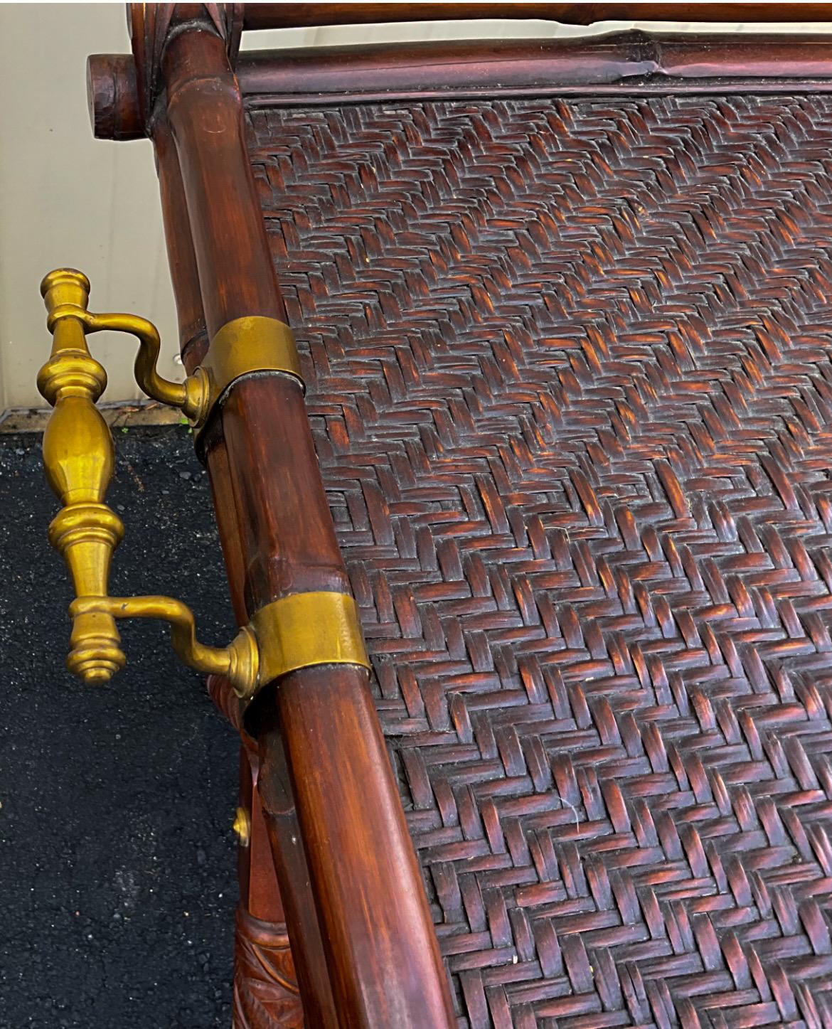 Colonial britannique Ralph Lauren British Colonial Style Faux  Table / bar en bambou et laiton en vente
