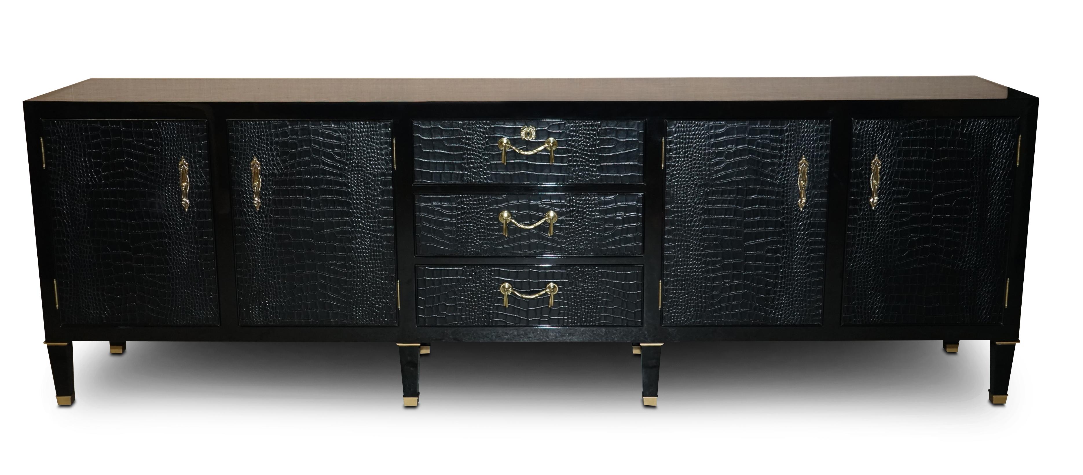 We are delighted to offer for sale this exquisite RRP £27,895 Ralph Lauren Brook Street Alligator / Crocodile patina leather sideboard with drawers.

I have around 40 pieces of new Ralph Lauren furniture now in stock, most of which is from the
