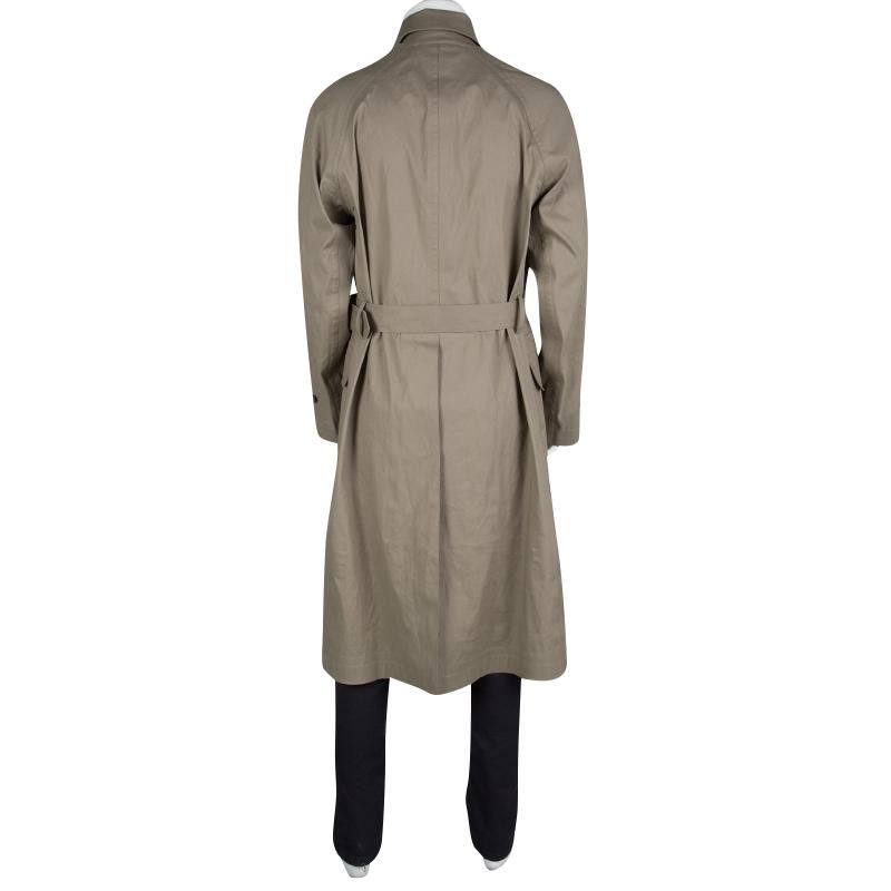 This Ralph Lauren trench coat will be a dream addition to any gentleman's closet. This creation is tailored from quality fabrics and it not only carries a sleek design but also stylish details like the brown shade, pockets and buttons. Lastly, the