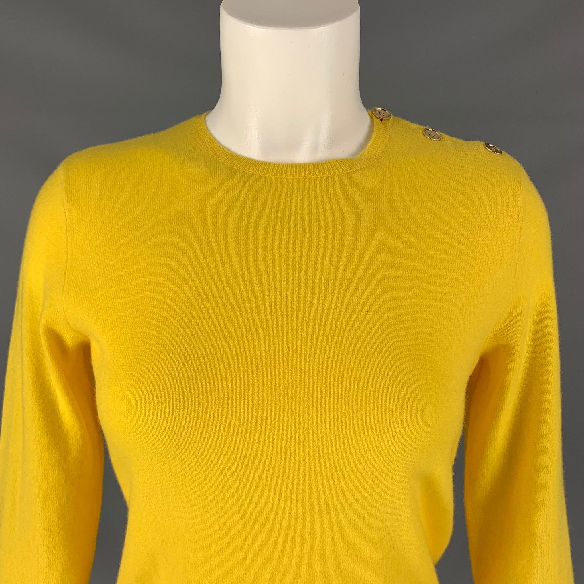 RALPH LAUREN pullover sweater comes in a yellow knitted cashmere featuring asymmetric shoulder button, a crew neckline, and long sleeves.
Excellent Pre-Owned Condition.  

Marked:   M 

Measurements: 
 
Shoulder:14 inBust: 30 inSleeve: 19