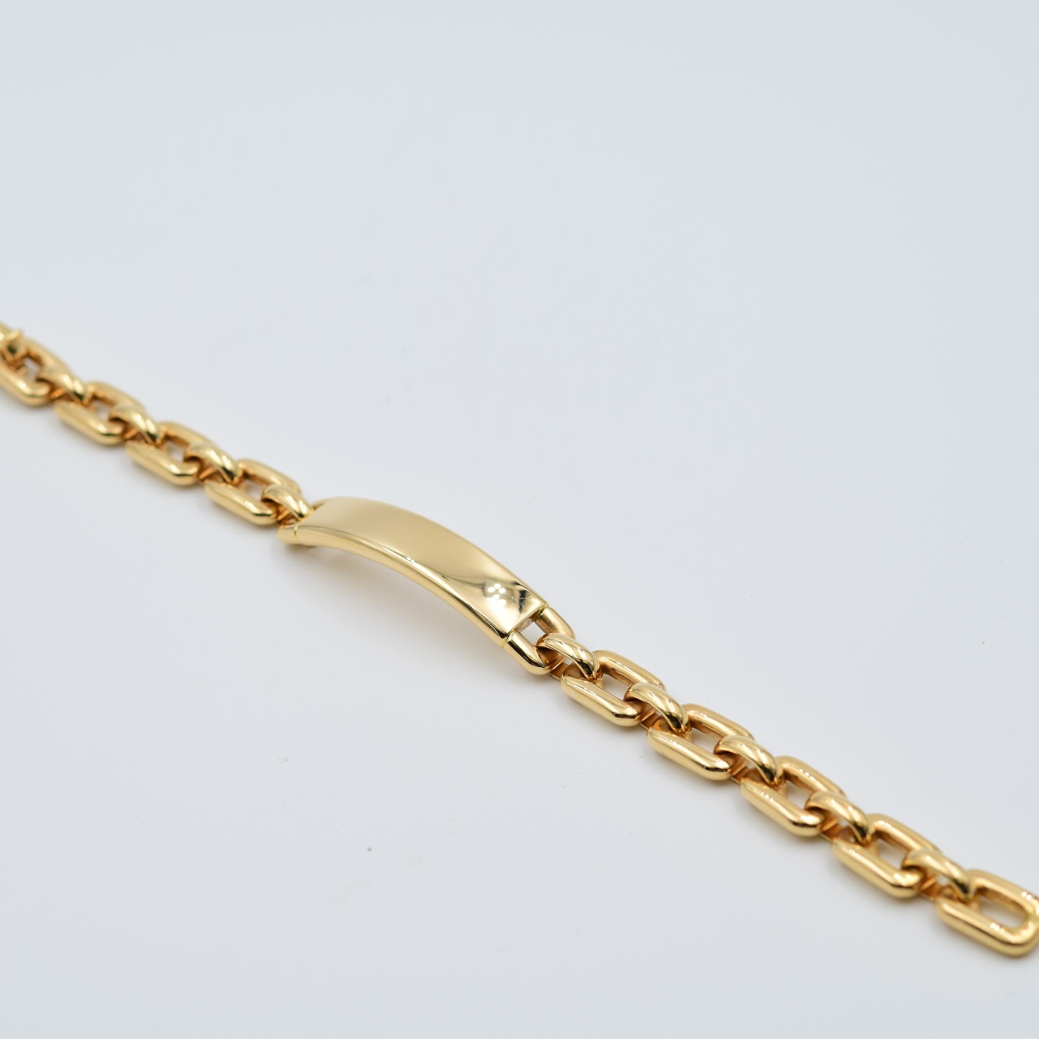 This Chunky Chain bracelet has a squared link design in 18k rose gold.  The bracelet is 7.75