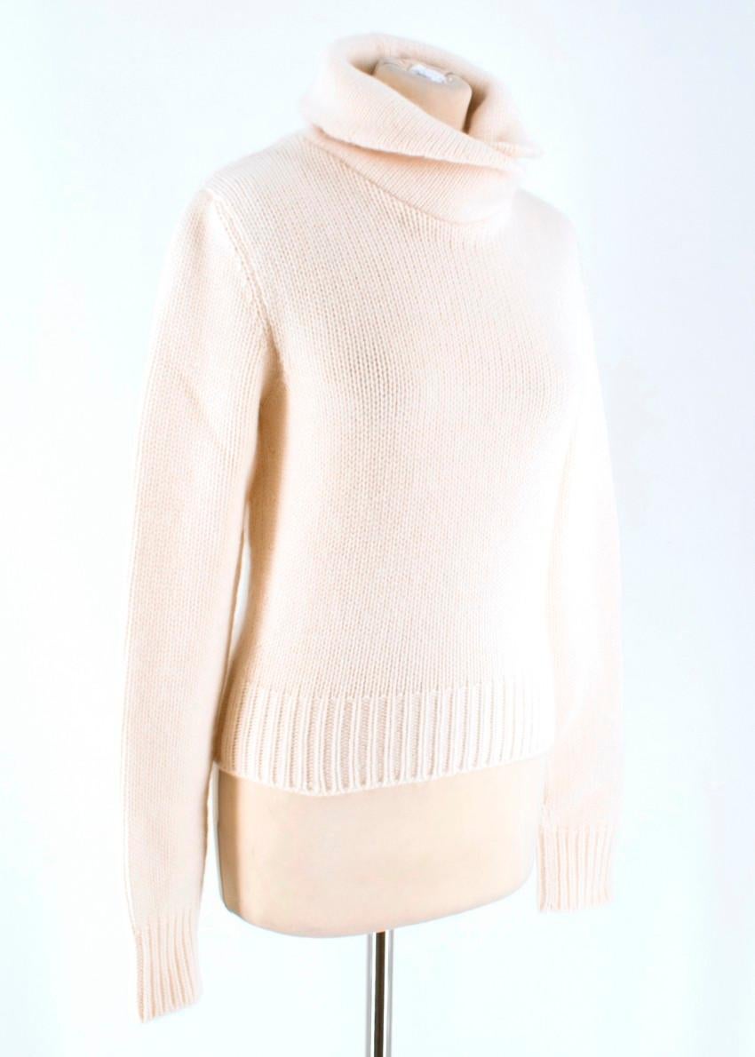 Ralph Lauren Collection Cream Cashmere & Wool-blend Jumper 

- Cream cashmere & wool-blend jumper
- Chunky knit
- Ribbed cuffs and hem
- Regular fit
- Cosy fold-down collar

Please note, these items are pre-owned and may show some signs of storage,