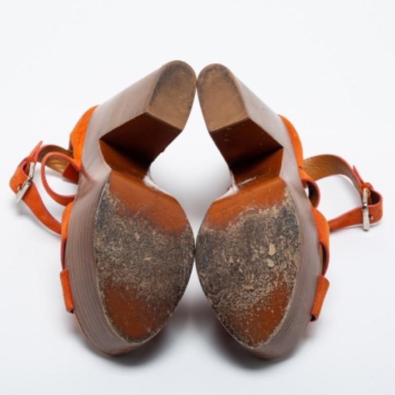 Ralph Lauren Kollektion Orange Alannah Sandalen aus Wildleder Größe 37 im Zustand „Gut“ im Angebot in Dubai, Al Qouz 2