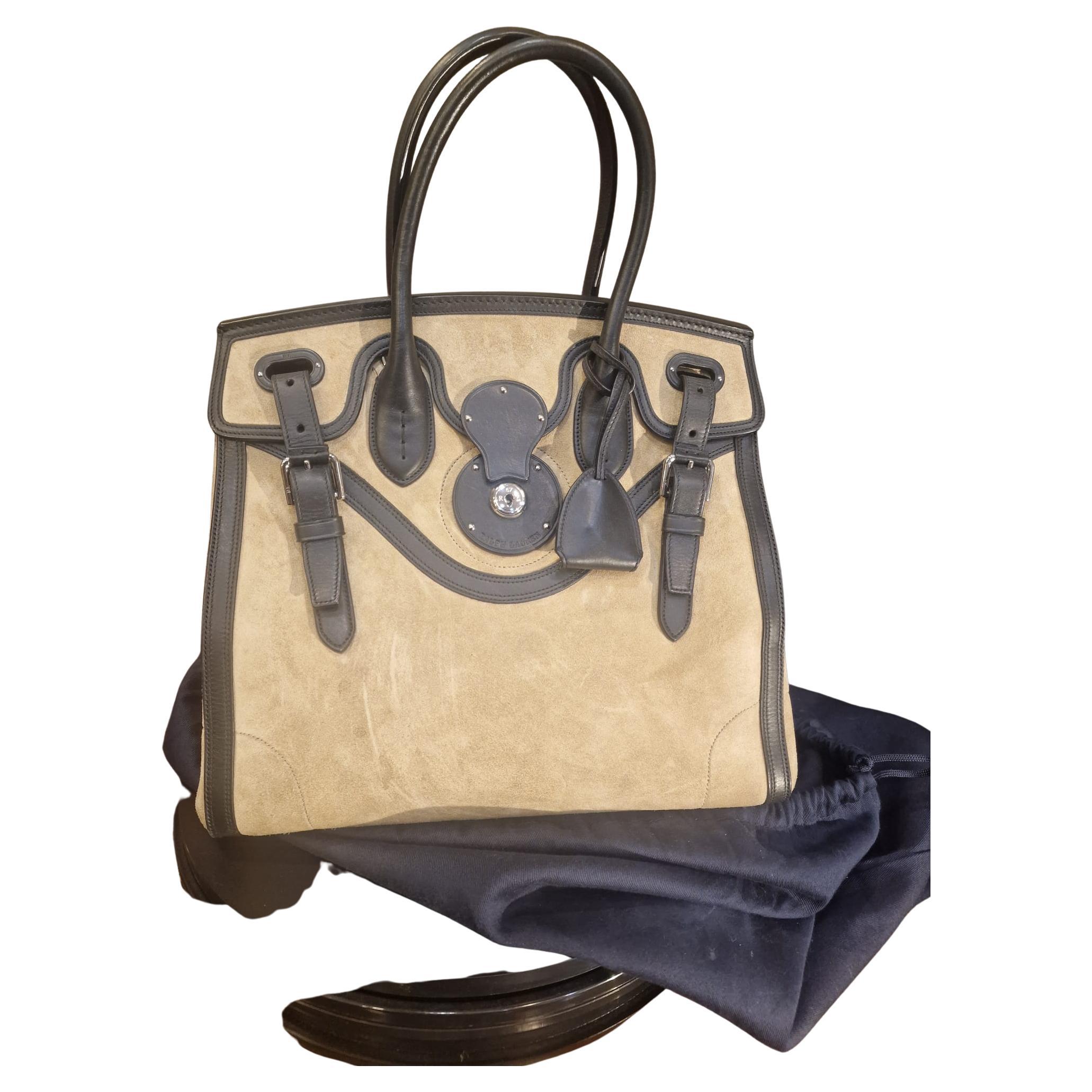 Gorgeous  handbag, the classic RALPH LAUREN COLLECTION , model Ricky , in beige suede and black leather, very elegant, in very good condition, only 2 seasons ago.
Very little use, it is a classic, a collector's item. carry a shoulder