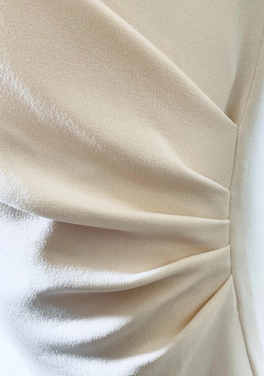 Ralph Lauren Collection Silk V-neck Low Back wedding Gown Spring 2002 In Excellent Condition For Sale In Kingston, NY