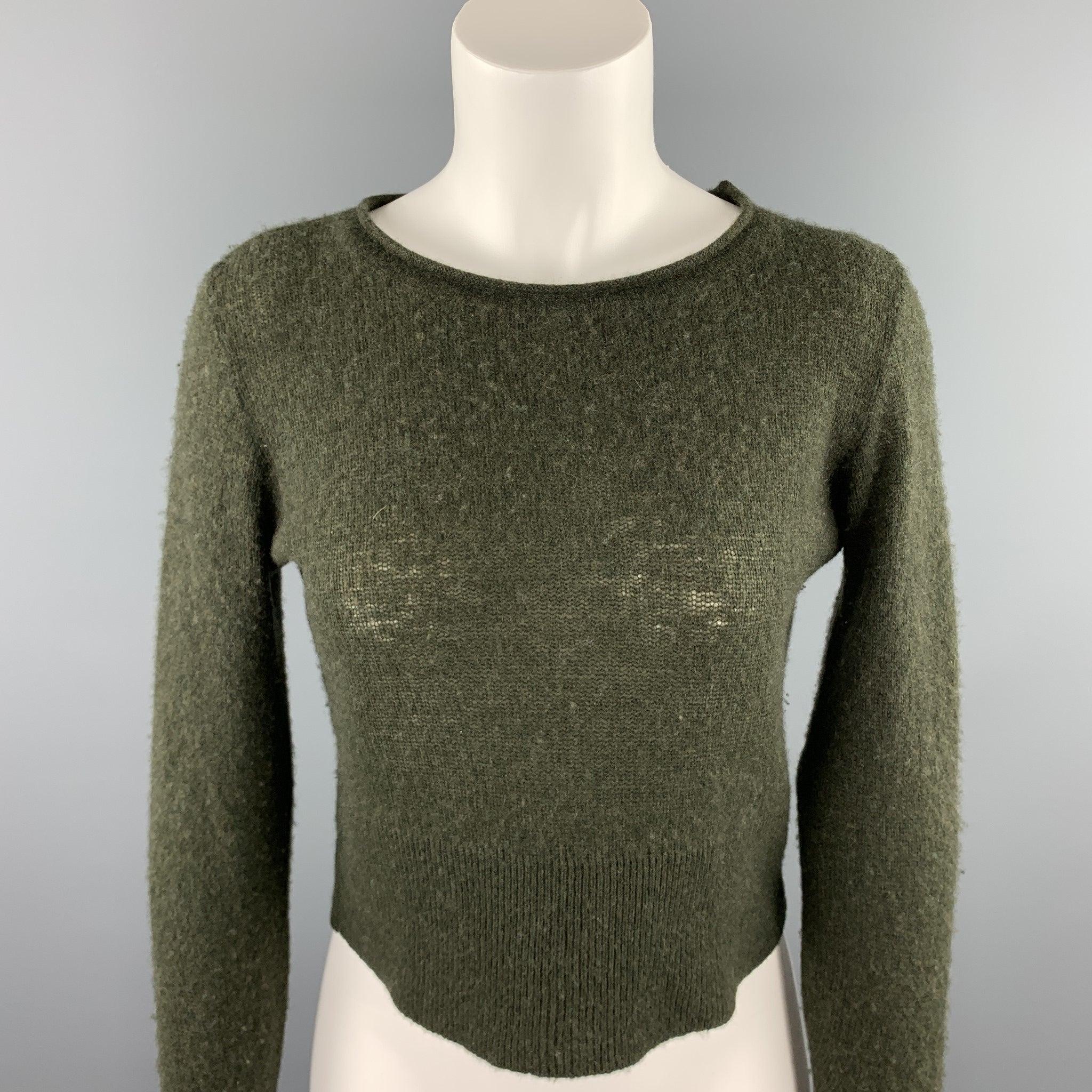 RALPH LAUREN COLLECTION pullover comes in a olive knitted cashmere featuring a cropped style and a crew-neck.Excellent
Pre-Owned Condition. 

Marked:   8 

Measurements: 
 
Shoulder: 16.5 inches 
Bust: 36 inches 
Sleeve: 23.5 inches 
Length: 16.5