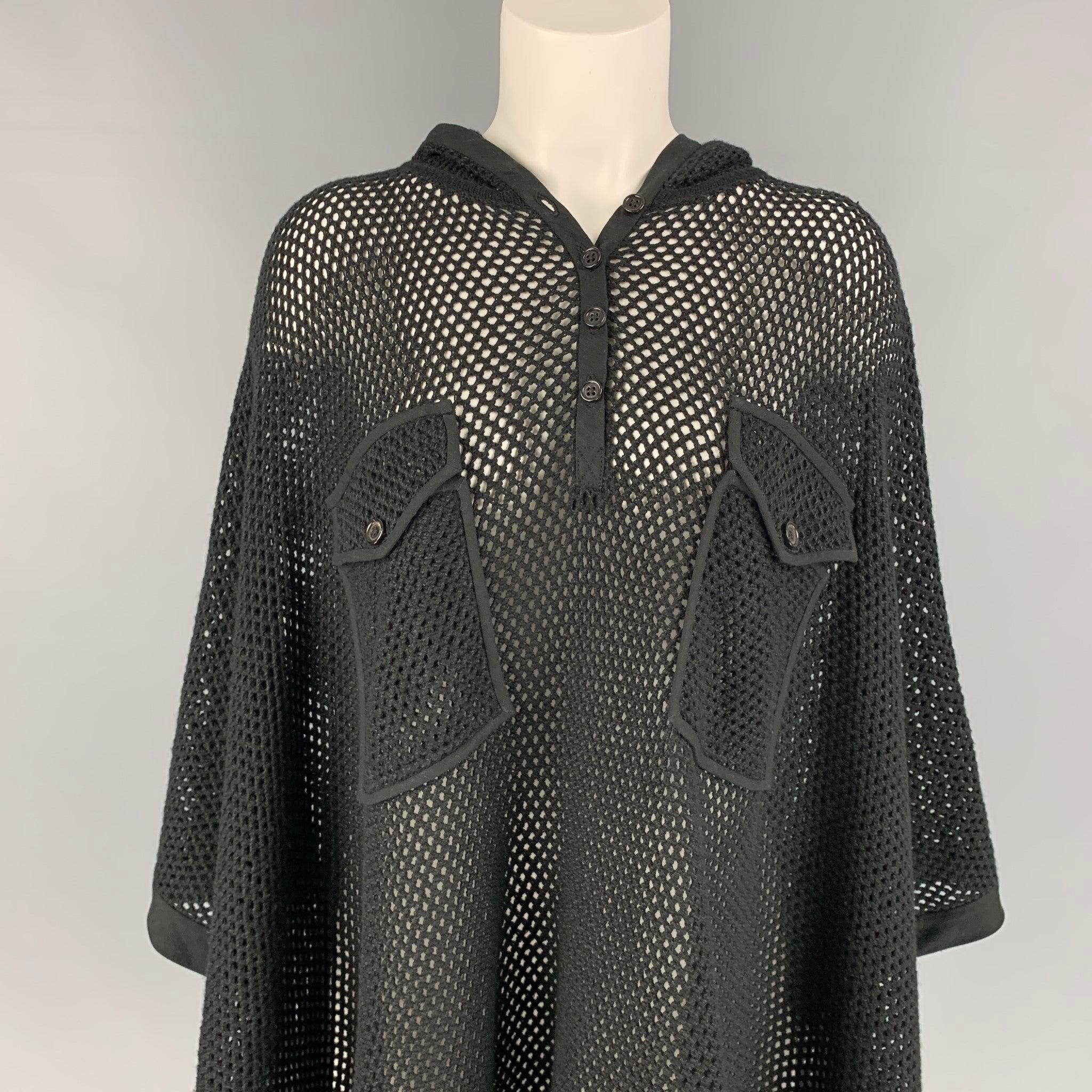 RALPH LAUREN Collection cape comes in a black knit see through material featuring a hooded style and front pockets.
Very Good
Pre-Owned Condition. 

Marked:   XS-S 

Measurements: 
  Length: 29 inches 
  
  
 
Reference: 113799
Category: Cape
More