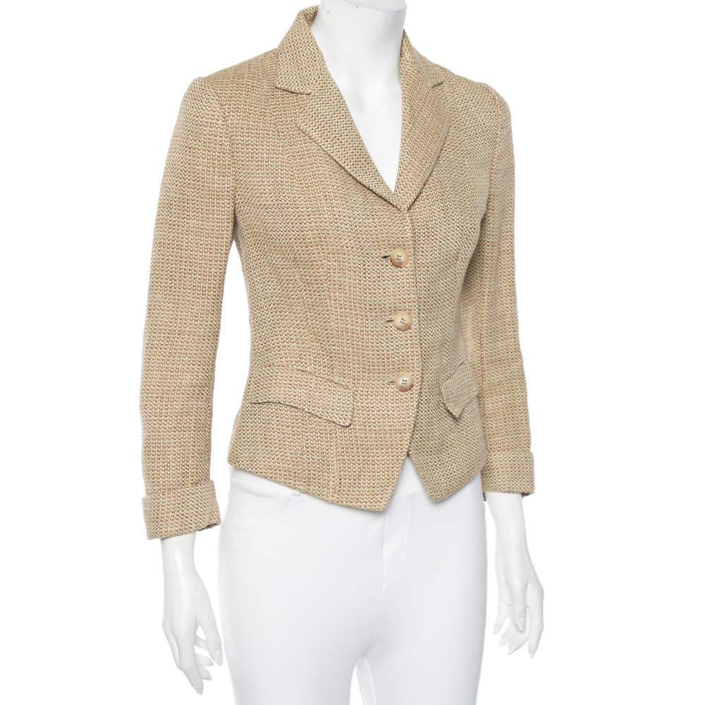 How chic, smart and stylish does this blazer from Ralph Lauren look! It is made of quality materials and features an intricate pattern all over it. It flaunts notched lapels, button fastenings, and long sleeves. Sure to lend you a great fit, it can