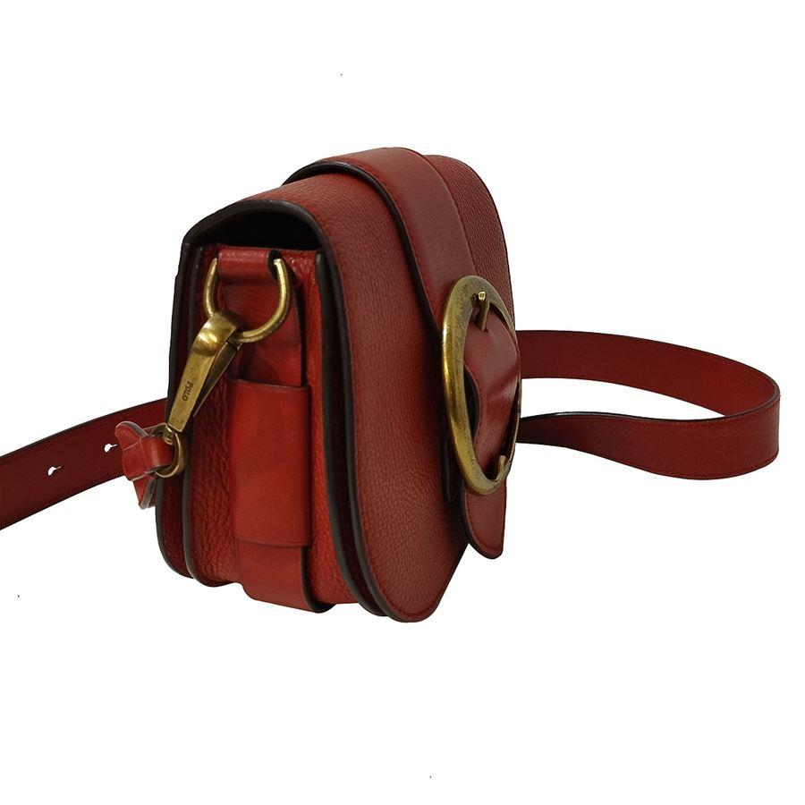 Leather Red color Bronze metal External pocket 2 Internal pockets (one zipped) Cm 21 x 18 x 9 (826 x 7 x 354 inches) Light sign as in pictures