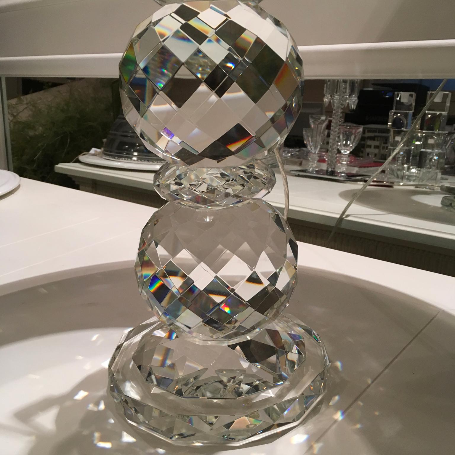 Ralph Lauren Tischlampe aus facettiertem Kristall mit Lampenschirm aus weißer Seide (amerikanisch) im Angebot