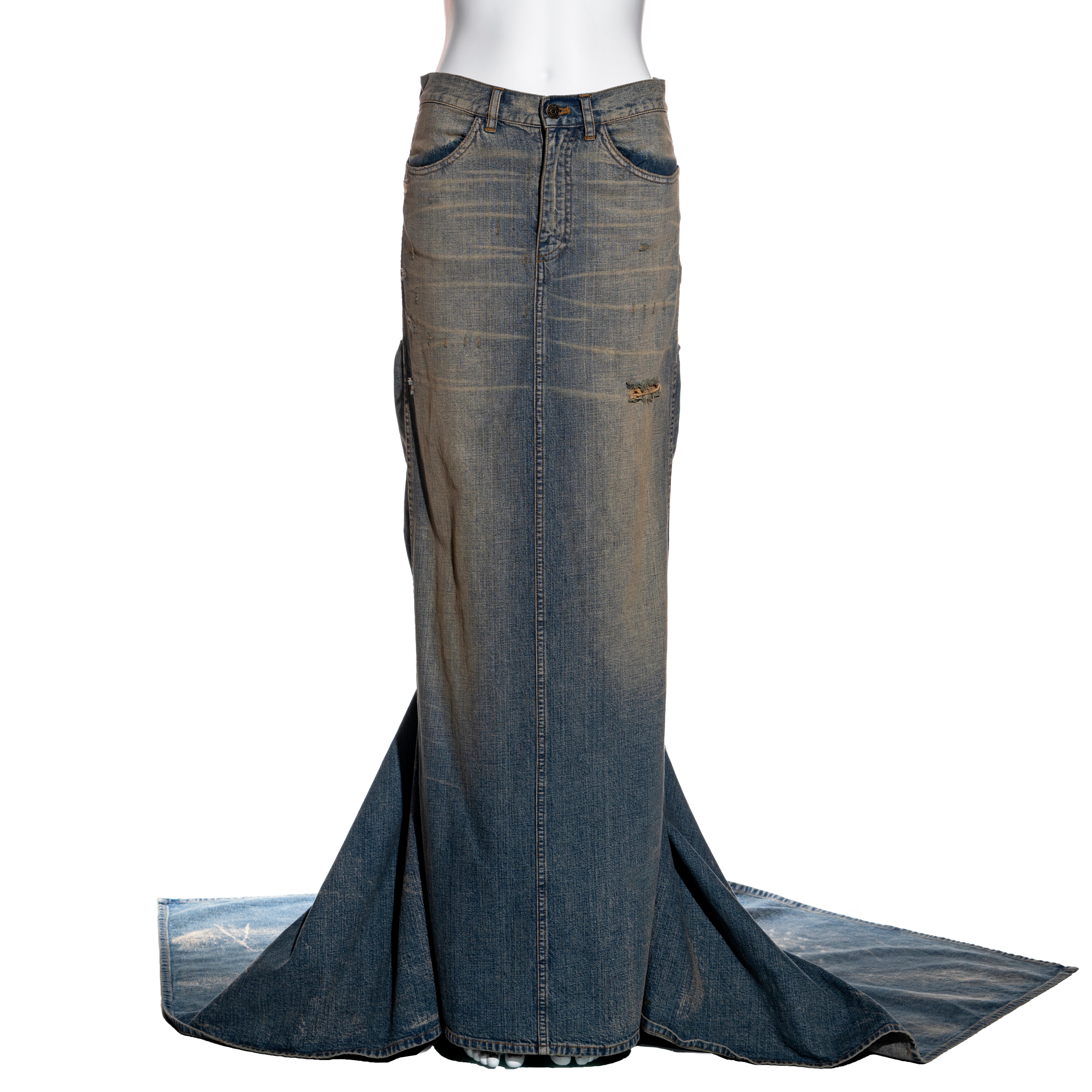 ▪ Ralph Lauren floor-length denim skirt
▪ Distressed sandwashed denim 
▪ Low-rise
▪ 2 pointed trains which can be buttoned to make a bustle 
▪ Size Medium
▪ Spring-Summer 2003
▪ 100% Cotton
▪ Made in Italy