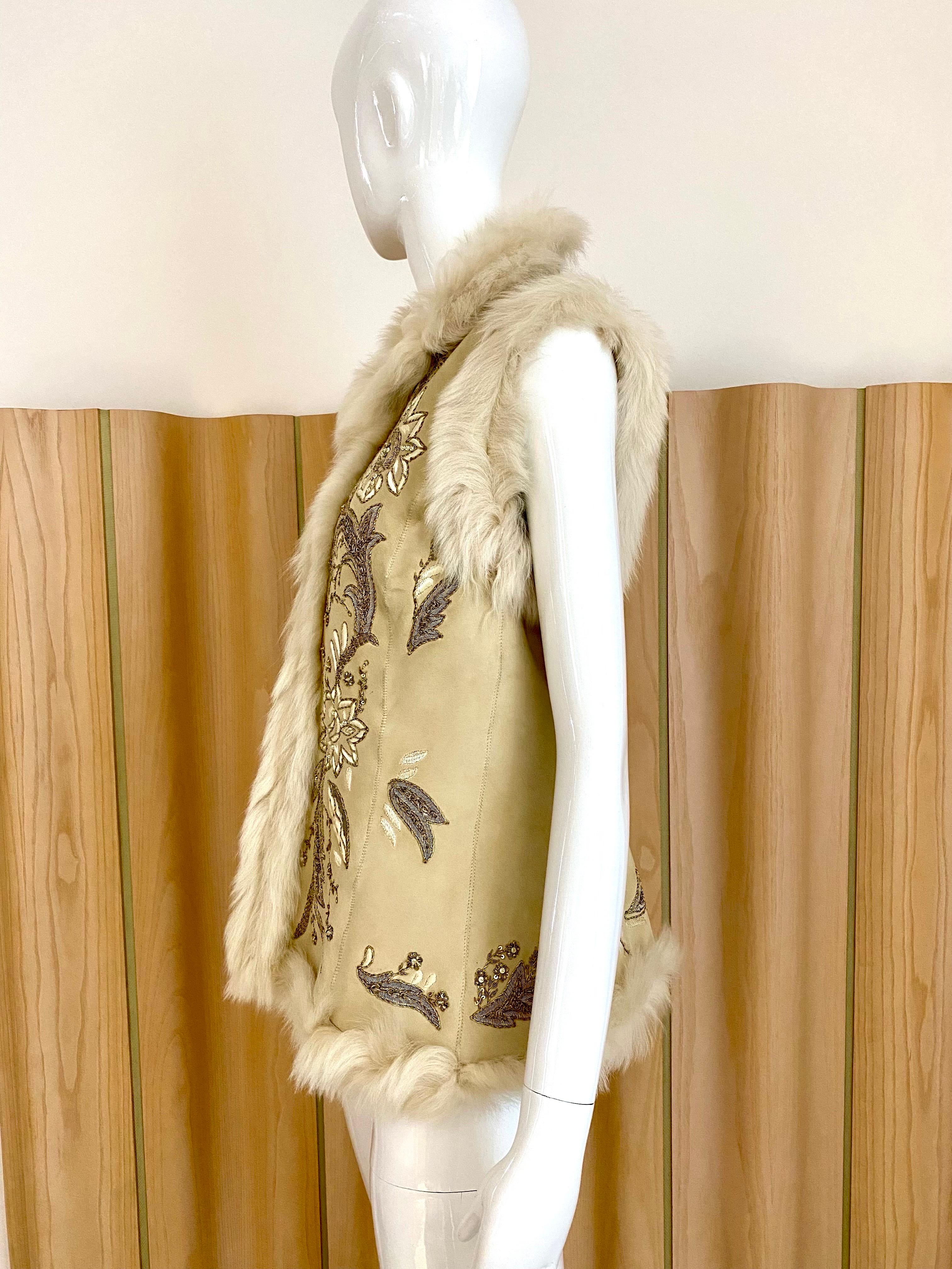 Ralph Laurent Purple label embroidered suede shearling vest.
Vest is in excellent condition . Size M
Bust: 38” / Waist: 35” / Hip: 39”/ Vest length: 24”

