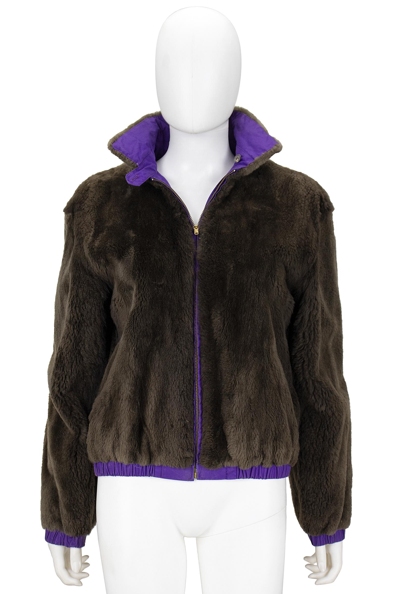 Ralph Lauren bomber jacket
Dark brown sheared mink 
Purple cotton lining 
Jacket can be reversed 
Front zipper and button closure with pockets

*Please feel free to contact us with the 