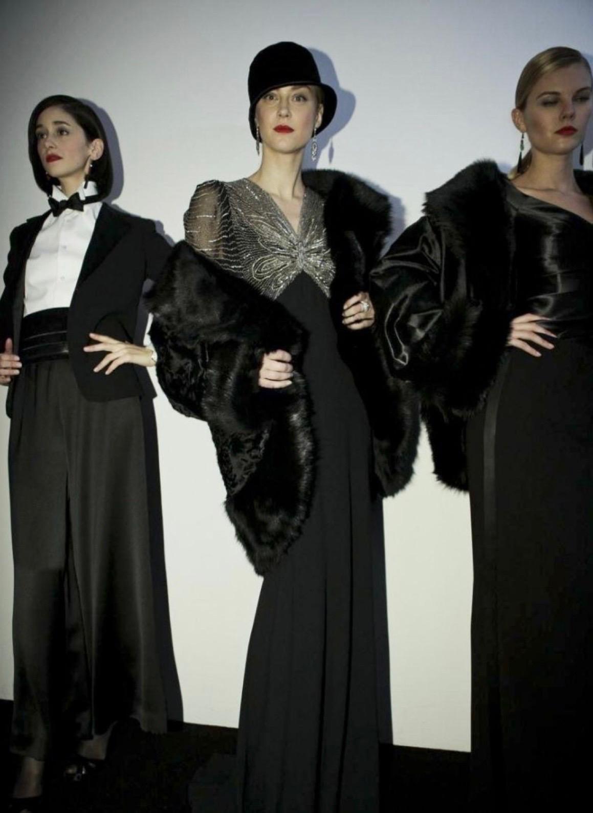 Ralph Lauren - Passerella Autunno 2011 - Abito in crepe nero con corpetto di perline a farfalla in vendita 9