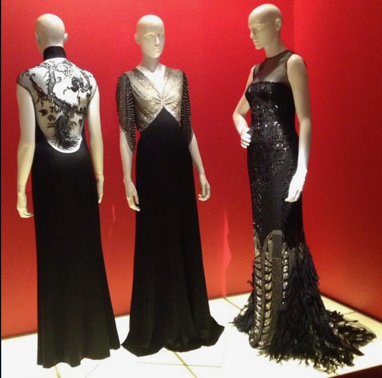 Ralph Lauren - Passerella Autunno 2011 - Abito in crepe nero con corpetto di perline a farfalla in vendita 10