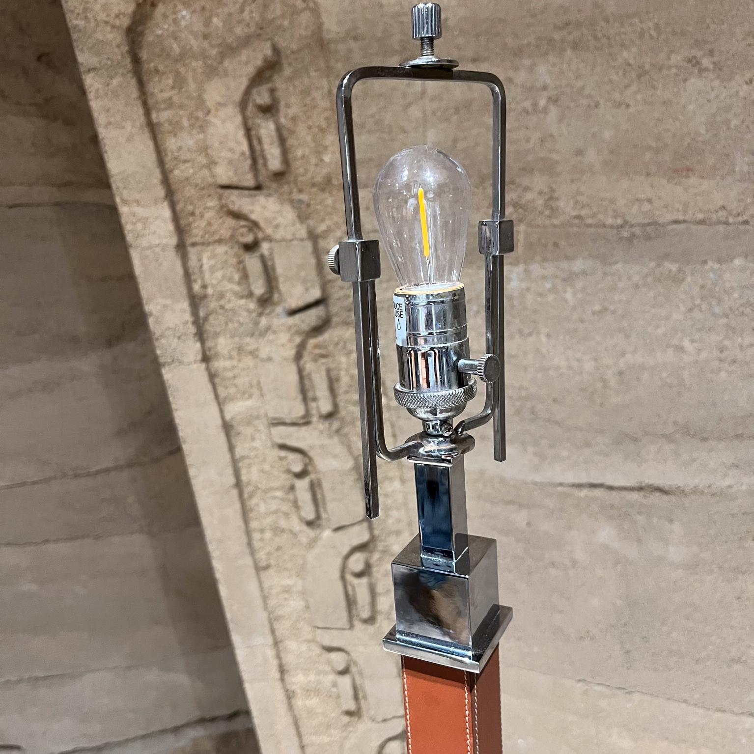 XXIe siècle et contemporain Ralph Lauren lampadaire enveloppé de cuir chromé 