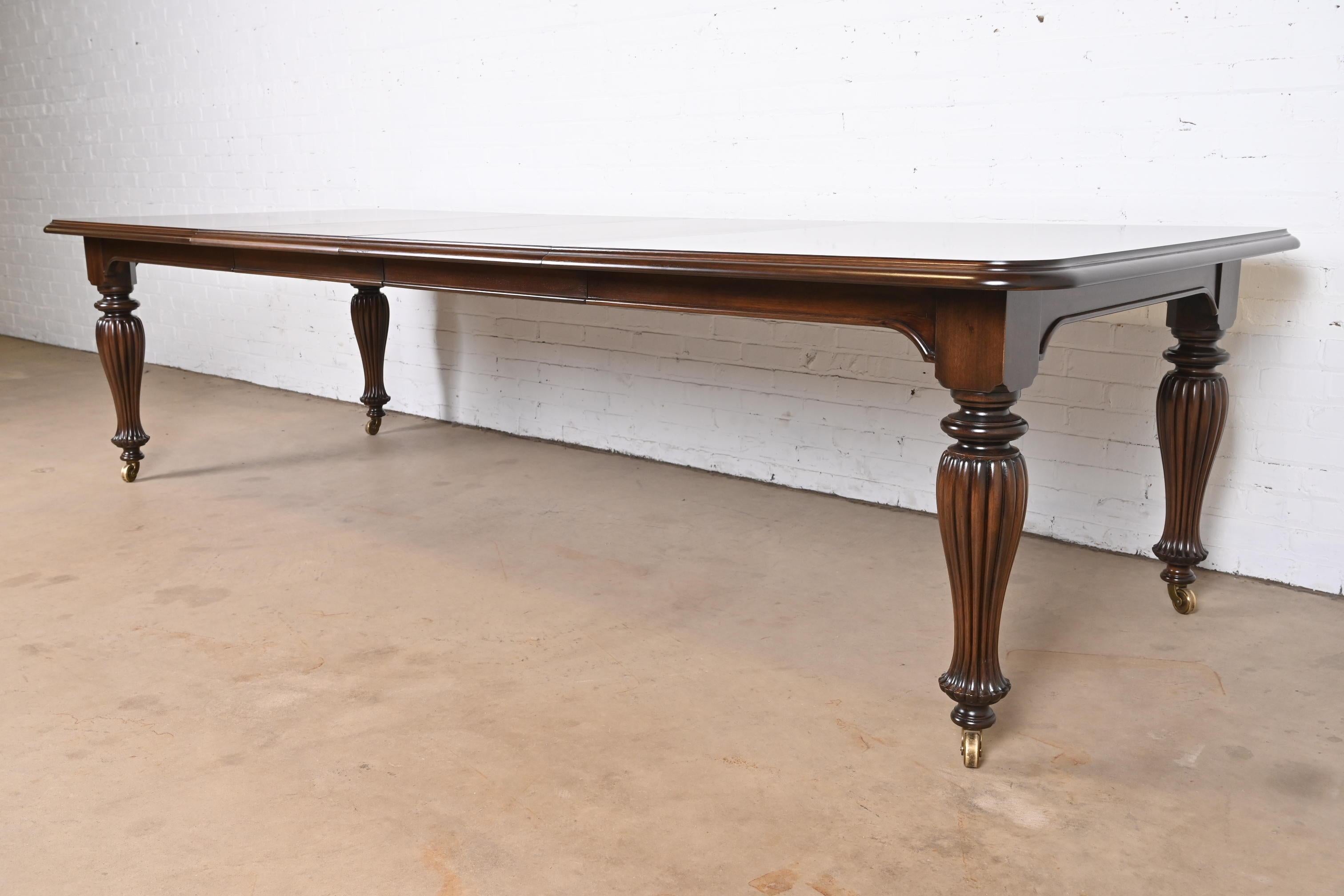 Ralph Lauren for Henredon English Victorian Mahogany Harvest Dining Table In Good Condition In South Bend, IN