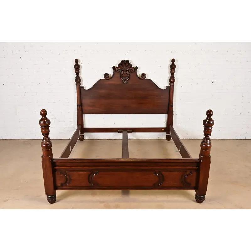 Ralph Lauren Französisch Empire geschnitzt Mahagoni König Größe Poster Bett im Zustand „Gut“ im Angebot in South Bend, IN