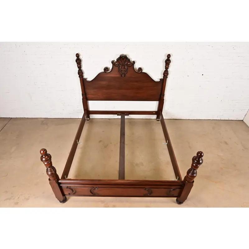 Ralph Lauren Französisch Empire geschnitzt Mahagoni König Größe Poster Bett im Angebot 1