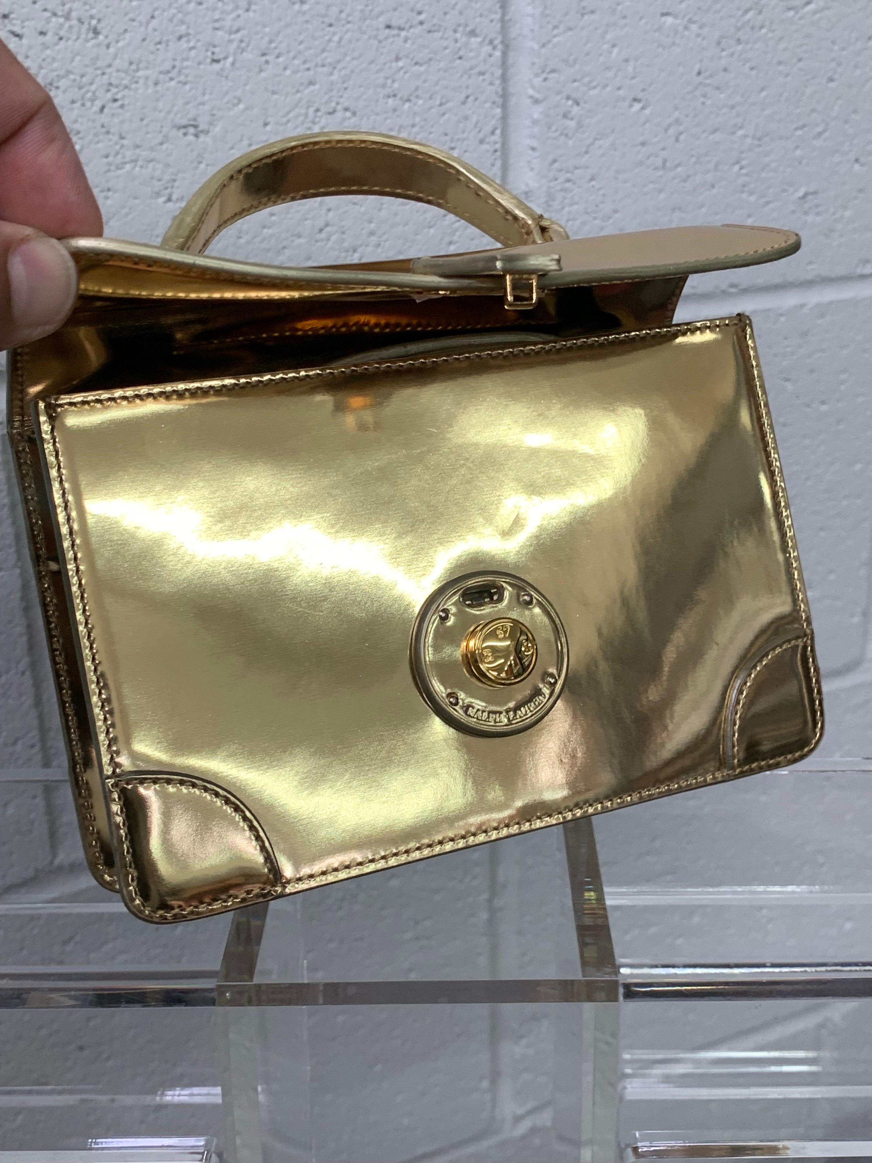 Mini sac boîte Ralph Lauren en cuir métallisé doré avec poignée supérieure et bandoulière en vente 1