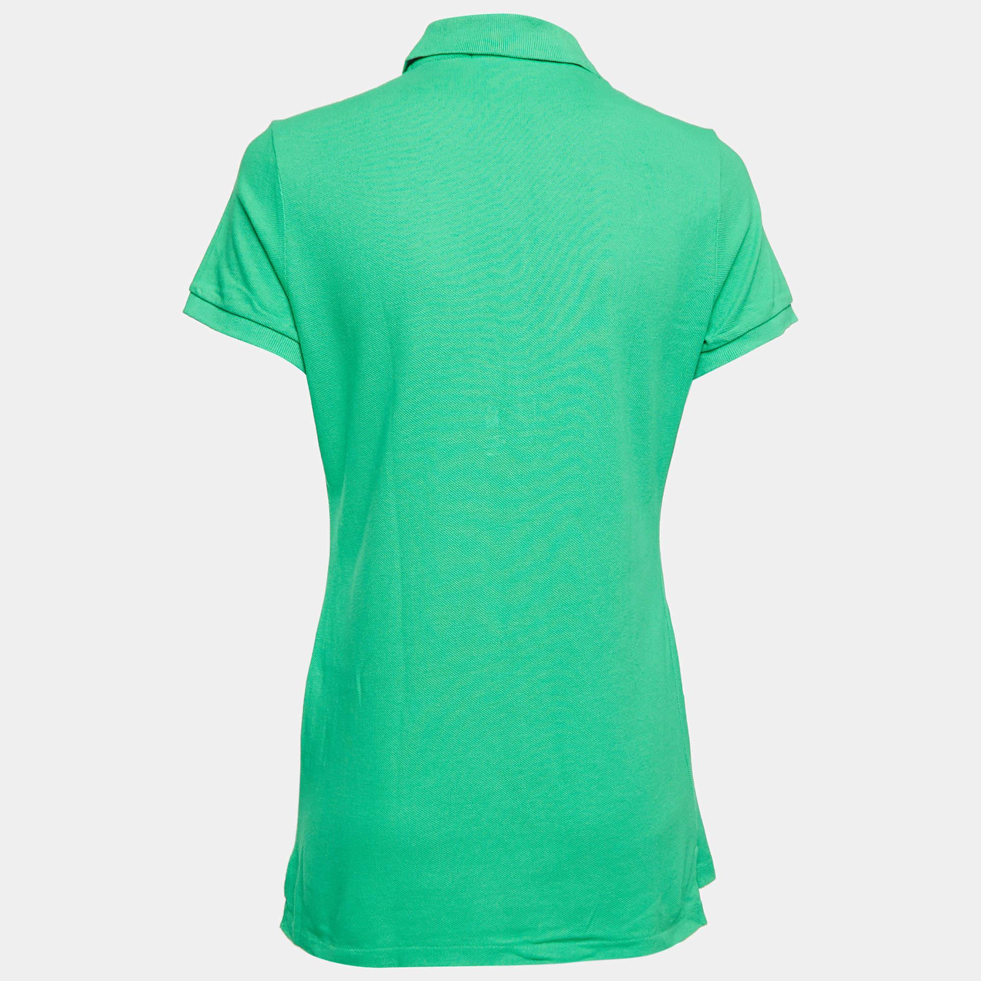 Ob Sie mit Freunden ausgehen oder einfach nur faulenzen wollen, dieses T-Shirt ist vielseitig einsetzbar und lässt sich auf viele Arten stylen. Es wurde aus feinem Stoff hergestellt.
