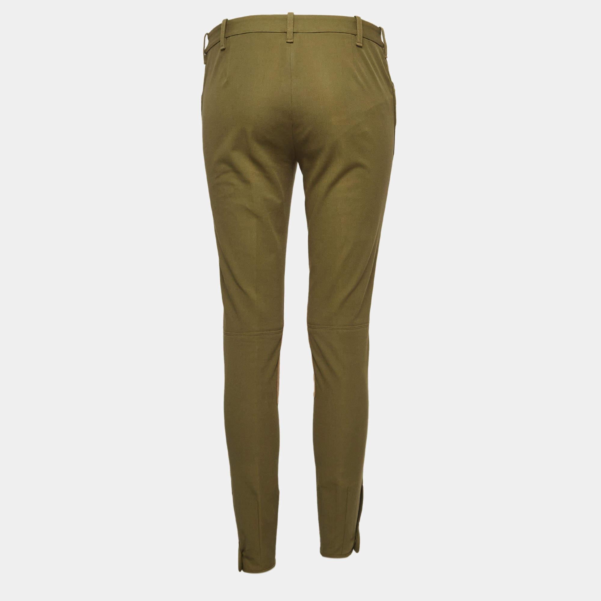 Un pantalon impeccablement taillé est un élément essentiel d'une garde-robe bien garnie. Ce pantalon de créateur est finement cousu pour vous donner l'allure souhaitée et un confort tout au long de la journée.