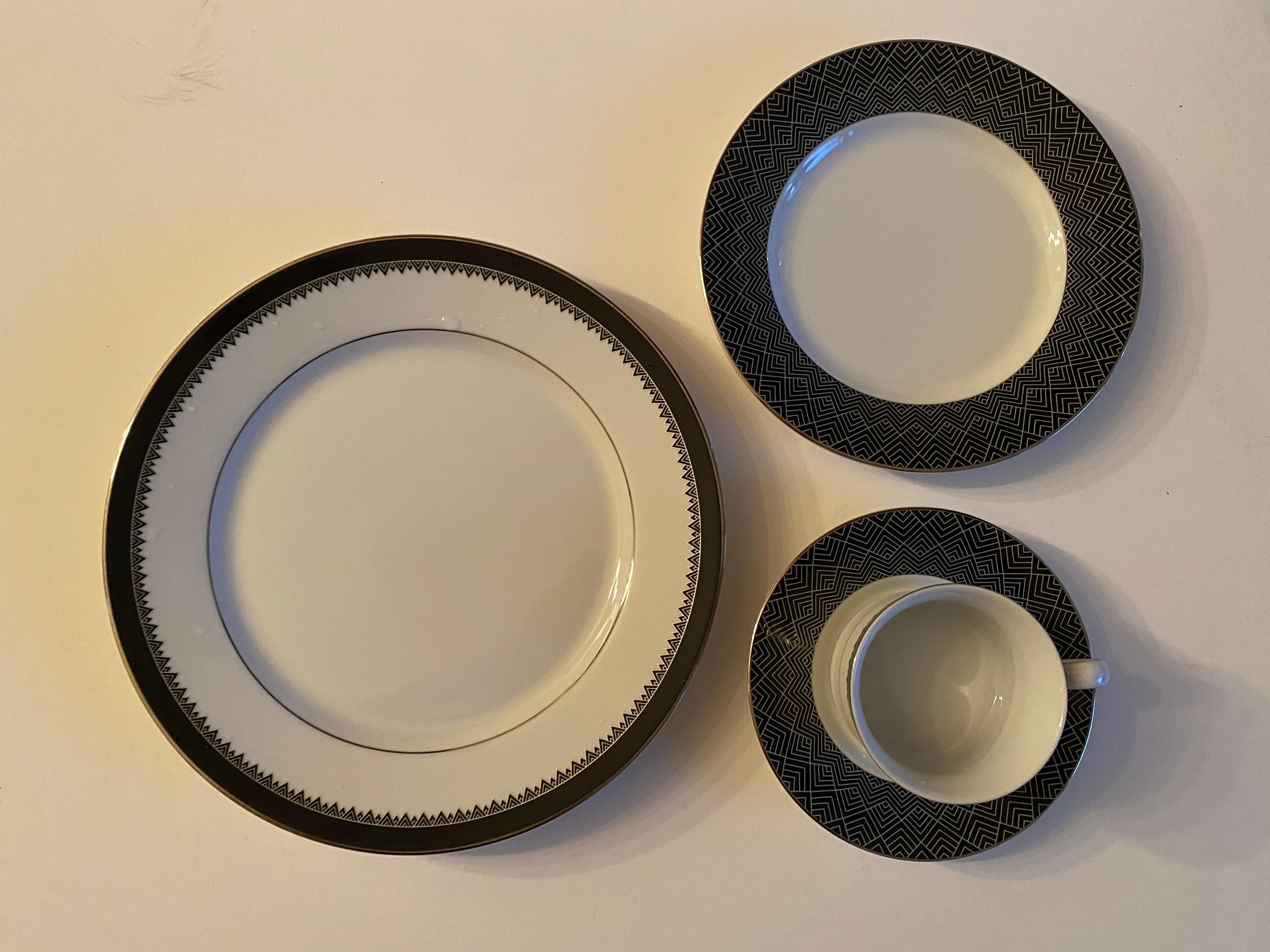 Ralph Lauren Hastings Ebony Dinnerware, Set of 8 Place Settings at 1stDibs