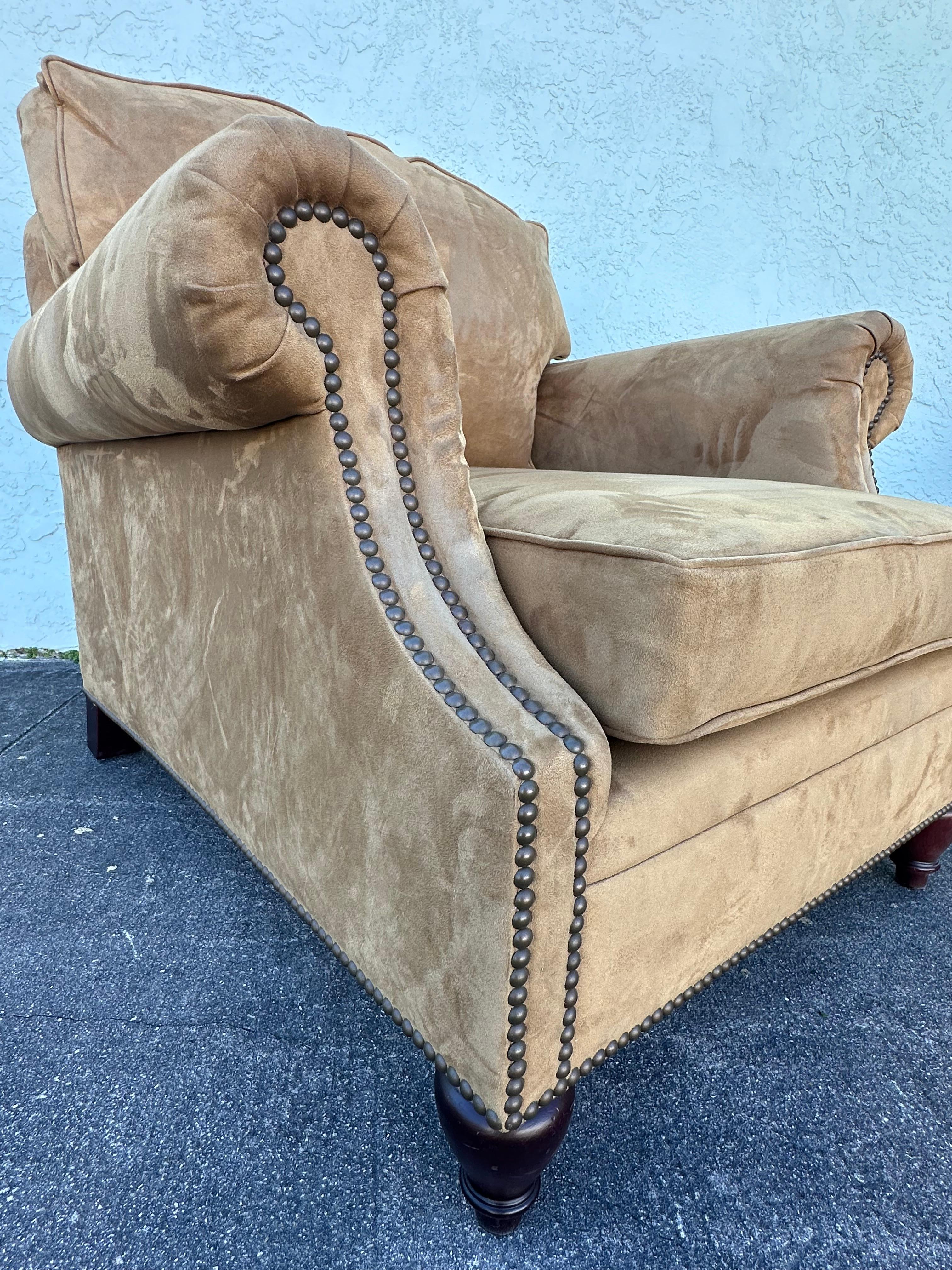 Tappezzeria Ralph Lauren Henredon, Sedie in cammello tan ultra scamosciato, Set di 2 in vendita