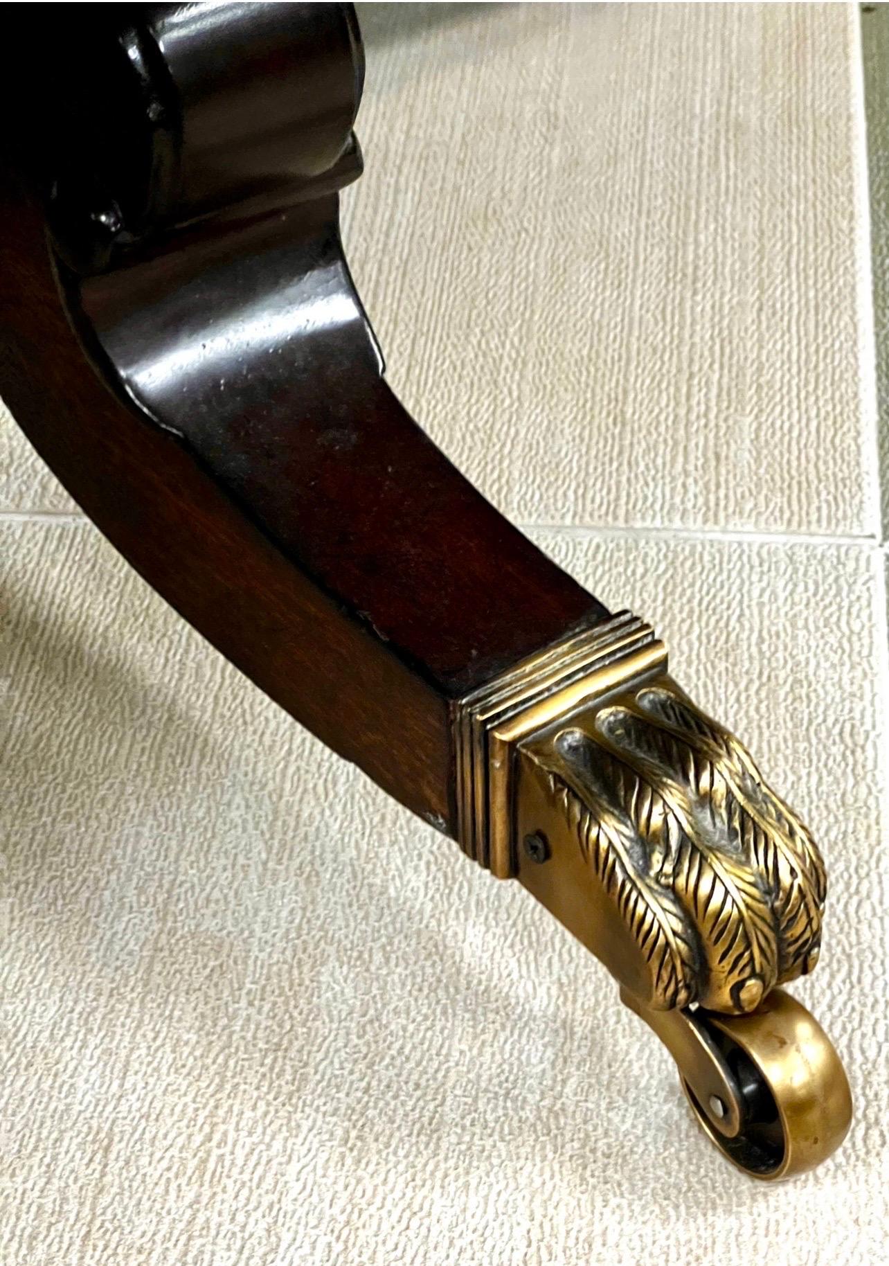 Brass Ralph Lauren Henredon Round Mahogany Single Pedestal Circular Dining Room Table 