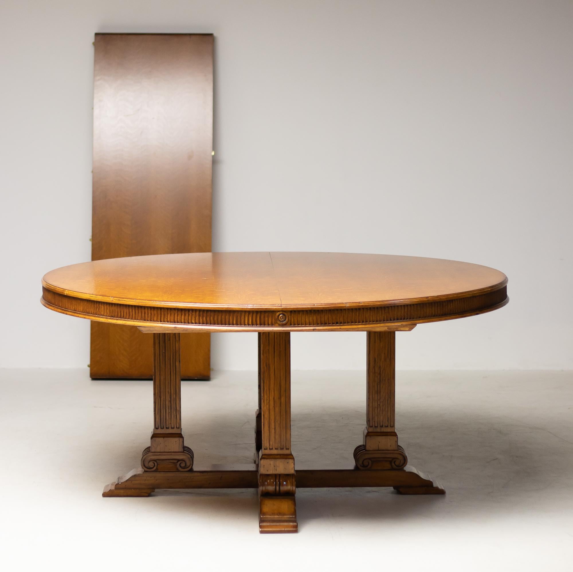 Ralph Lauren Hither Hills 6-10 Person Large Round Extending to Oval Dining Table 3