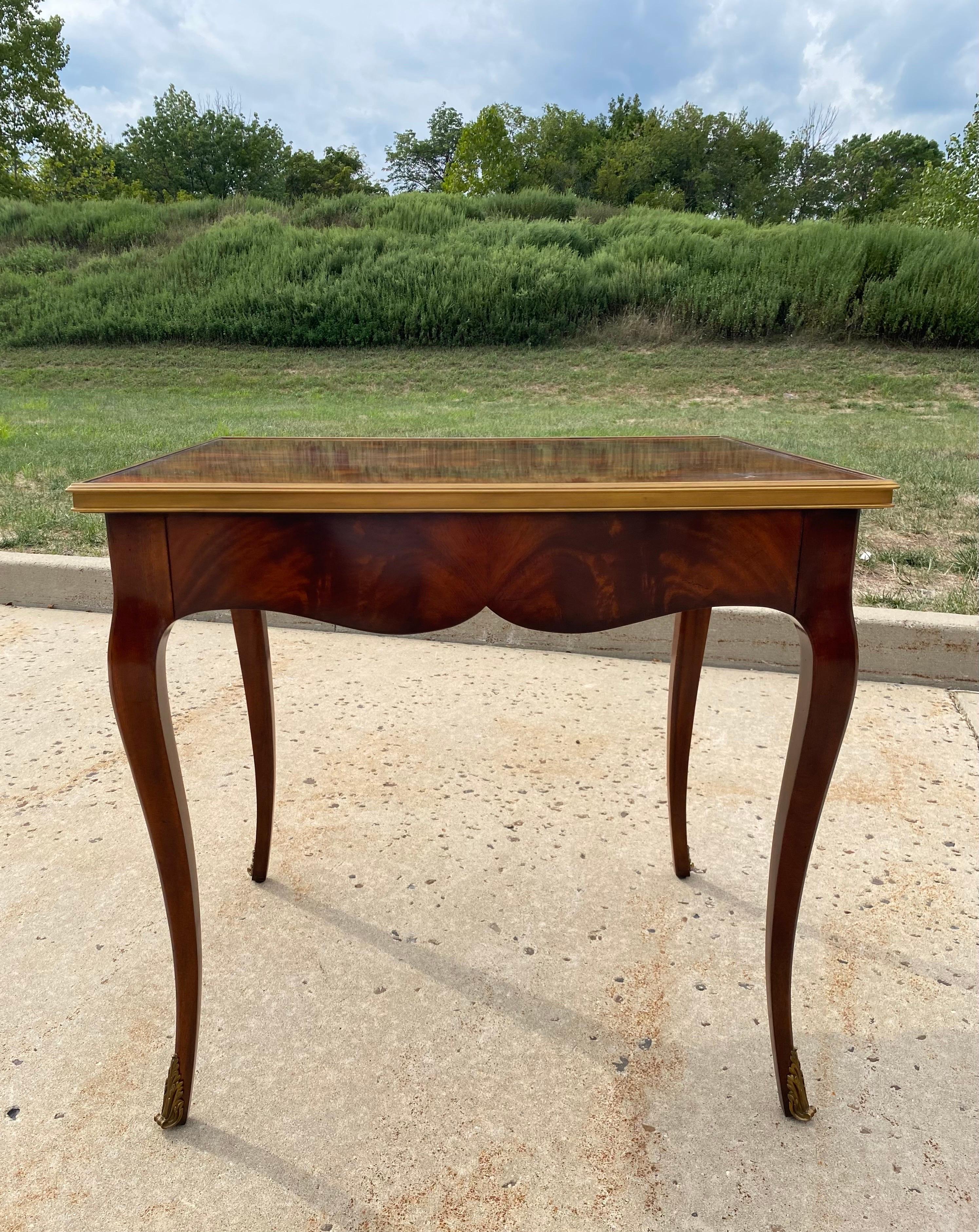 Ralph Lauren Home Cannes Mahogany & Brass End or Bedside Table, French Style In Good Condition For Sale In Lambertville, NJ