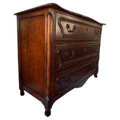 Cómoda «Marseilles» de Ralph Lauren Home, estilo provenzal francés, en madera de nogal