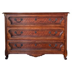 Cómoda «Marseilles» de Ralph Lauren Home, estilo provenzal francés, en madera de nogal