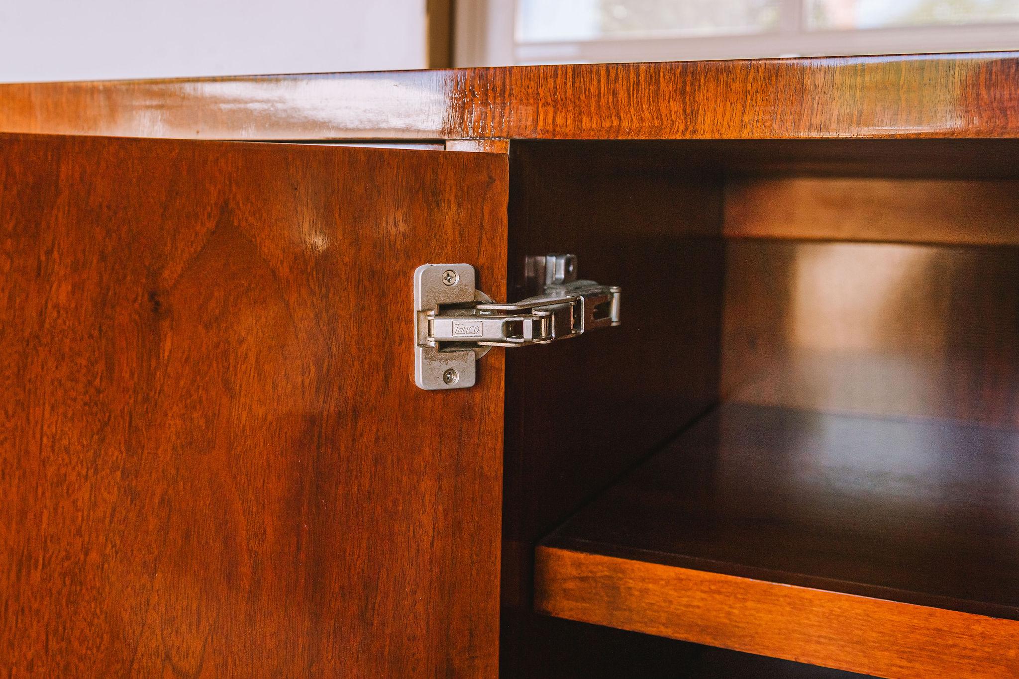 Ralph Lauren Home Gentlemen's Chest Storage Cabinet In Good Condition In Wichita, KS