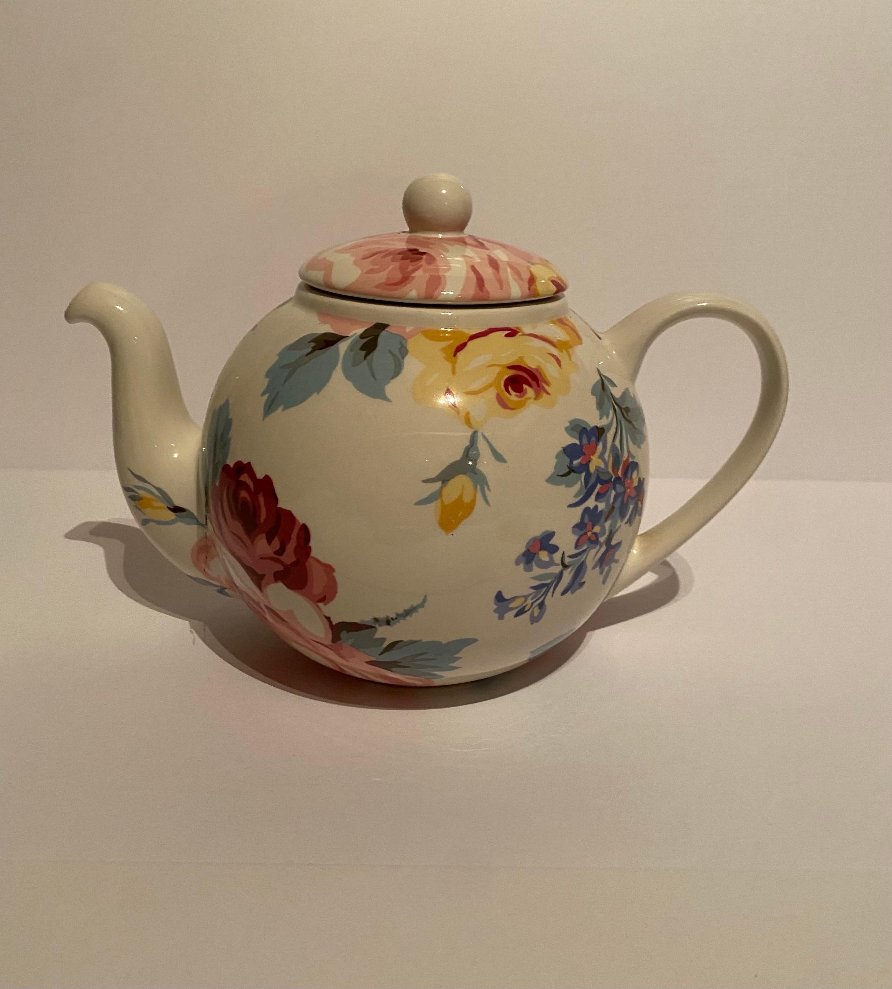 A teapot and lid in the Kirsty pattern by Ralph Lauren Home.

Features a pastel floral pattern on white.

Crafted In Portugal. Discontinued pattern; made from 1999 to 2001.

Dimensions: 10.25” L x 6” W x 7” H

Capacity: 6 cups.