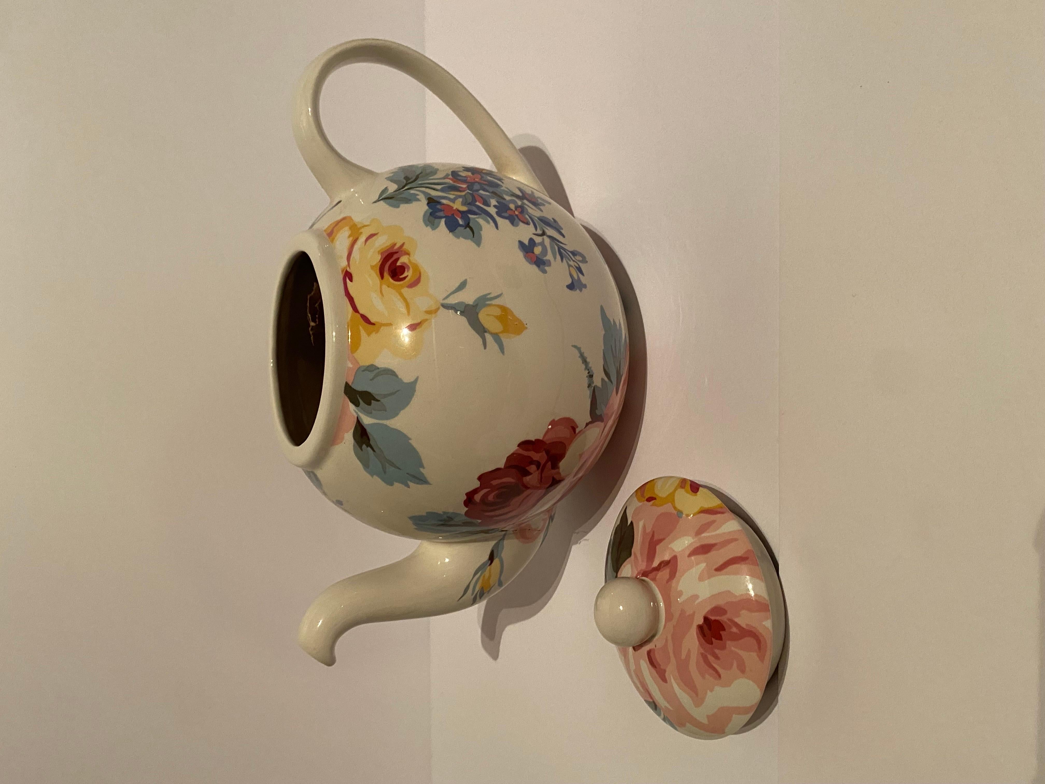 Ralph Lauren Home Kirsty Floral Teapot & Lid In Good Condition In New York, NY