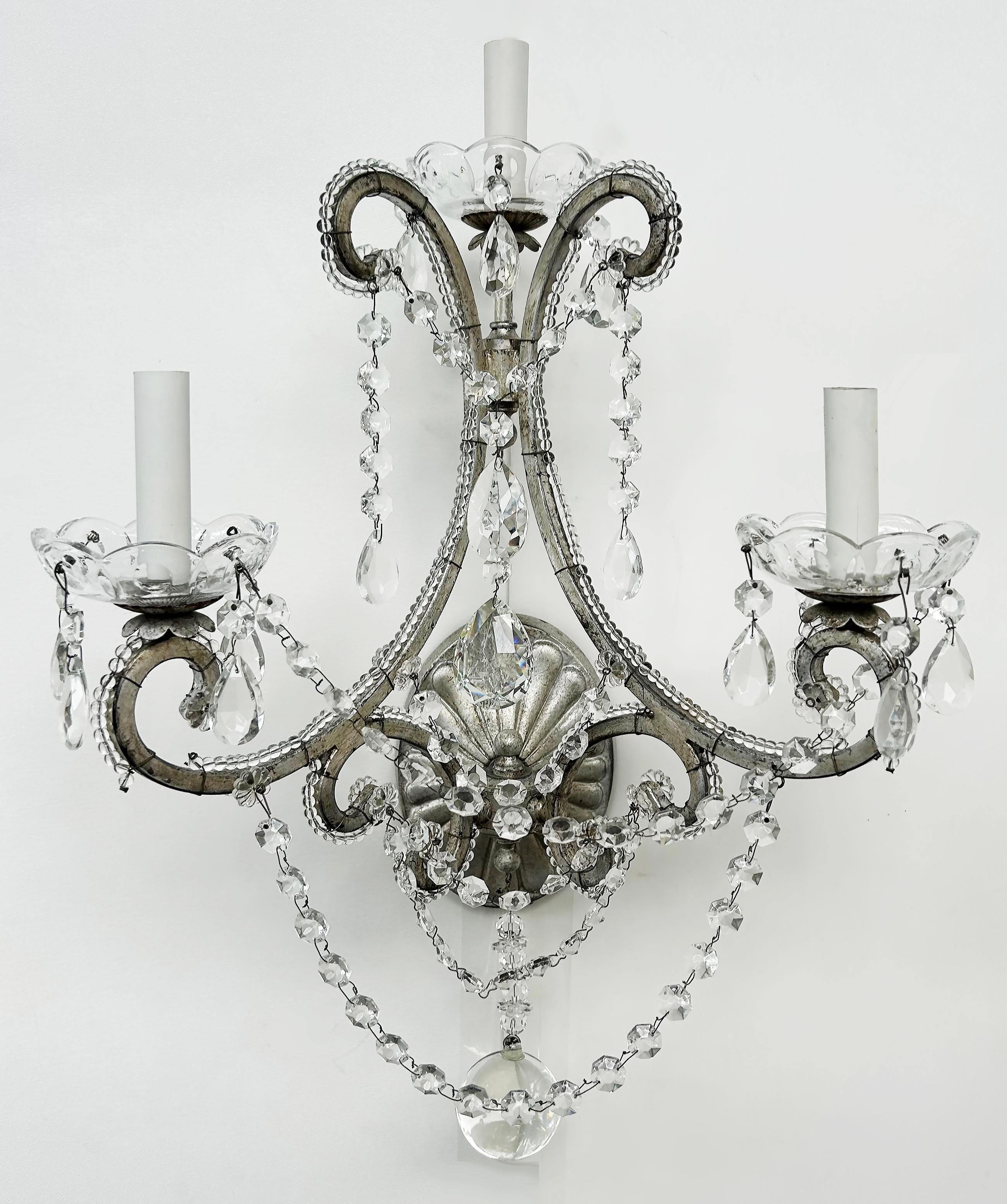 A. Silver di Ralph Lauren Home con bordatura in vetro, coppia

In vendita una coppia di appliques a 3 luci Ralph Lauren Home 
