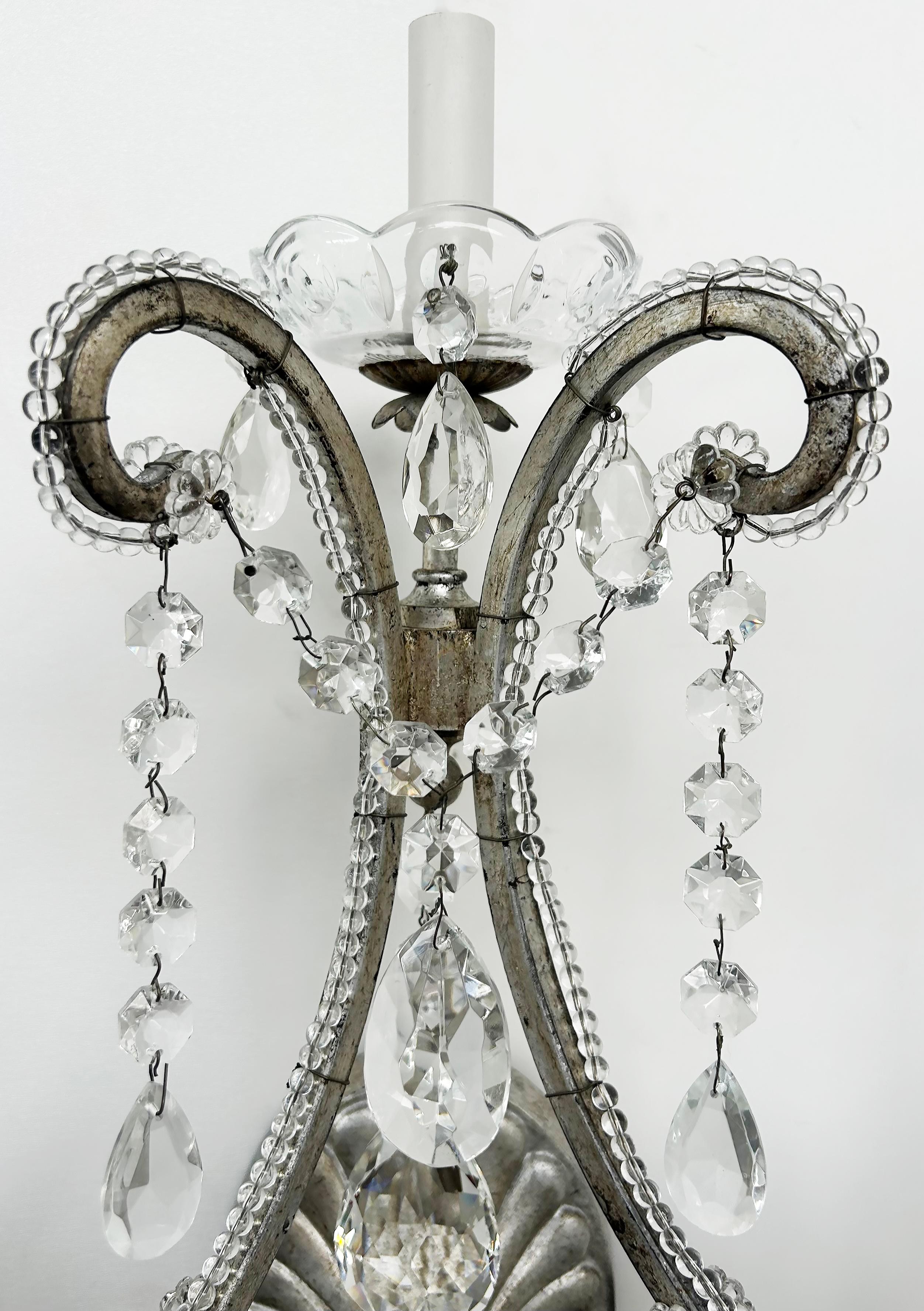 XX secolo Ralph Lauren Home - Applique in cristallo argentato con bordatura in vetro, 2 coppie disponibili in vendita
