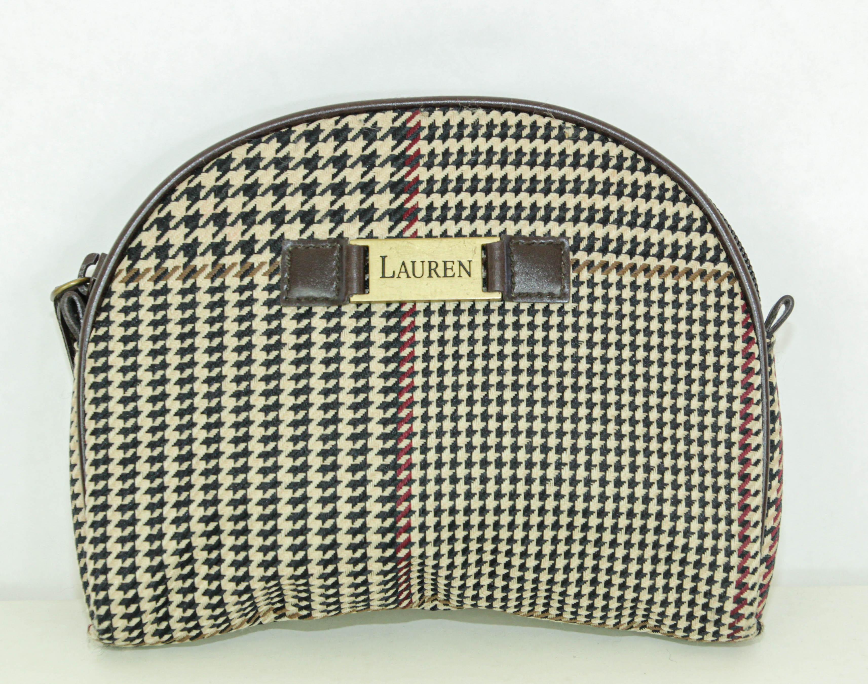 Ralph Lauren Houndstooth Wallet Kosmetiktasche.
Lauren By Ralph Lauren Glen braun und hellbraun kariert kleine Clutch, Geldbörse, Kosmetiktasche.
Vintage Ralph Lauren kleine Clutch, Geldbörse oder Kosmetiktasche in braun Glen karierten Muster in