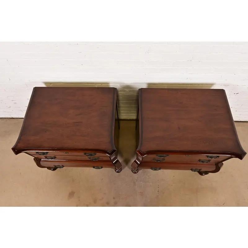 Paire de commodes de chevet Bombay en acajou de style Louis XV Ralph Lauren Italie en vente 6