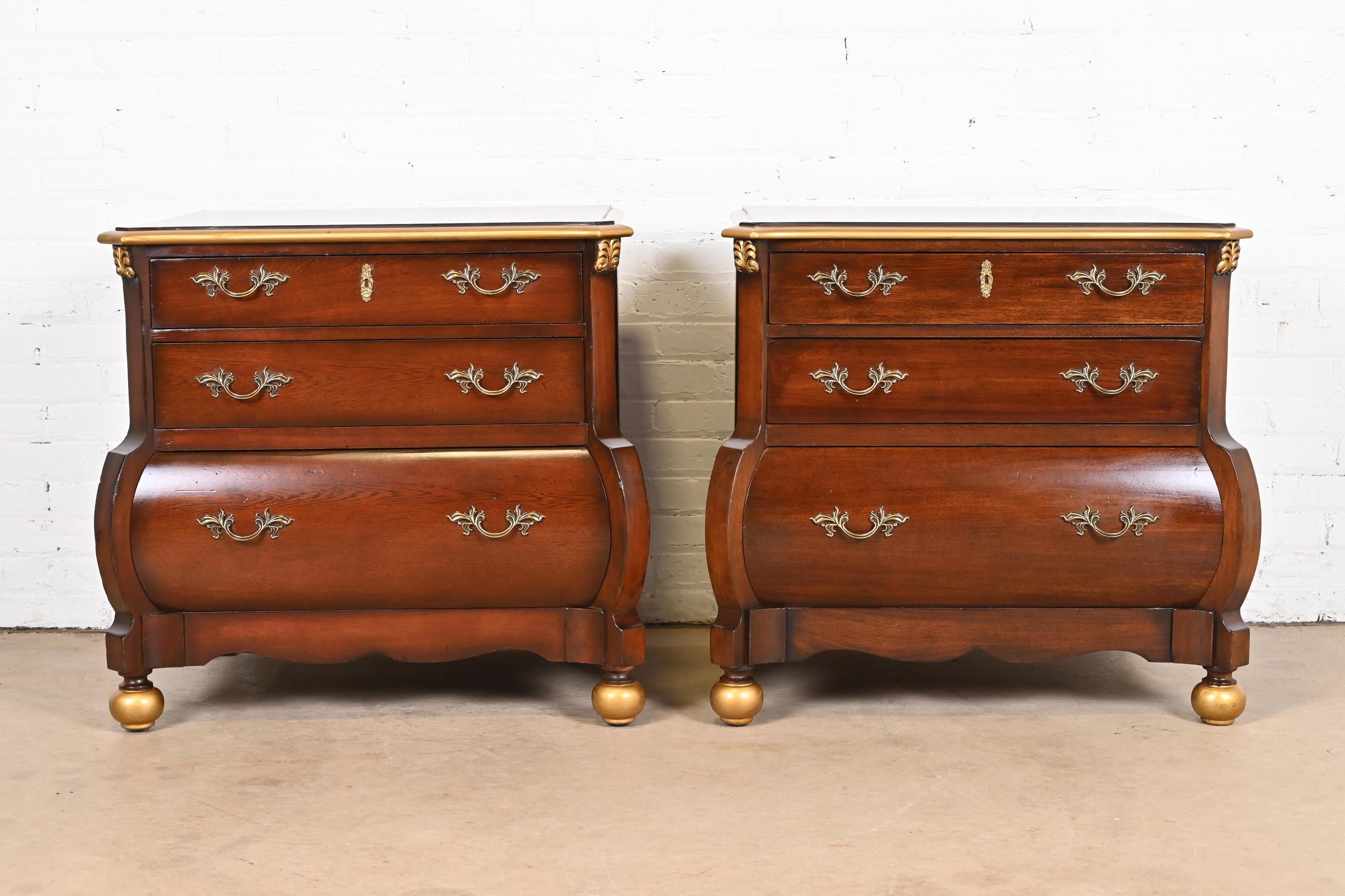 A gorgeous pair of Italian or French Provincial Louis XV style bombay chest commodes or nightstands

By Ralph Lauren

Colombia, late 20th century

Mahogany, with gold gilt details, and original brass hardware.

Measures: 30.75