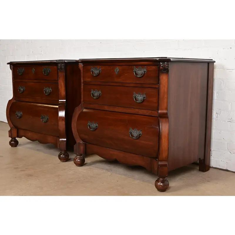 Paire de commodes de chevet Bombay en acajou de style Louis XV Ralph Lauren Italie Bon état - En vente à South Bend, IN