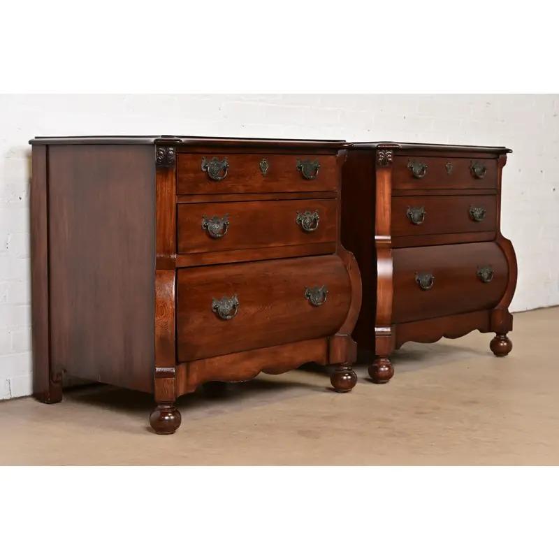 Paire de commodes de chevet Bombay en acajou de style Louis XV Ralph Lauren Italie en vente 1