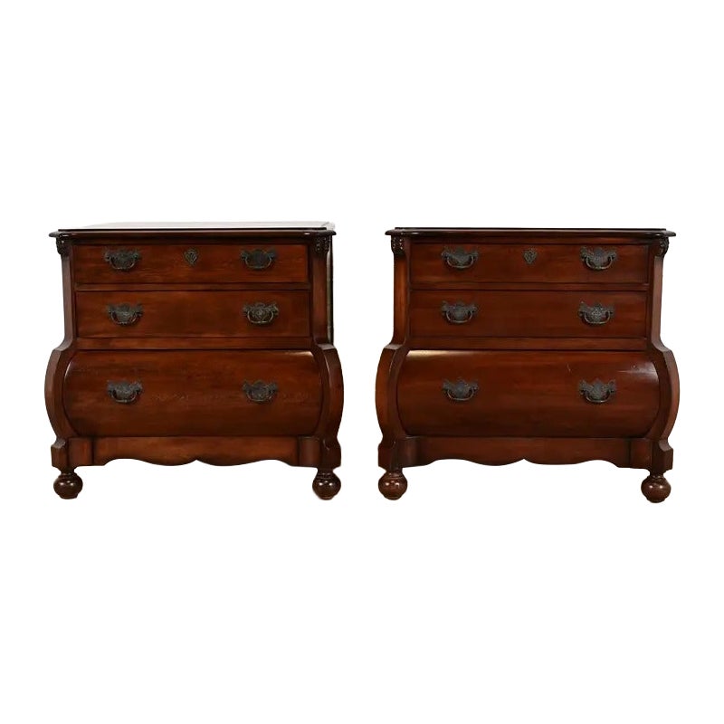 Paire de commodes de chevet Bombay en acajou de style Louis XV Ralph Lauren Italie
