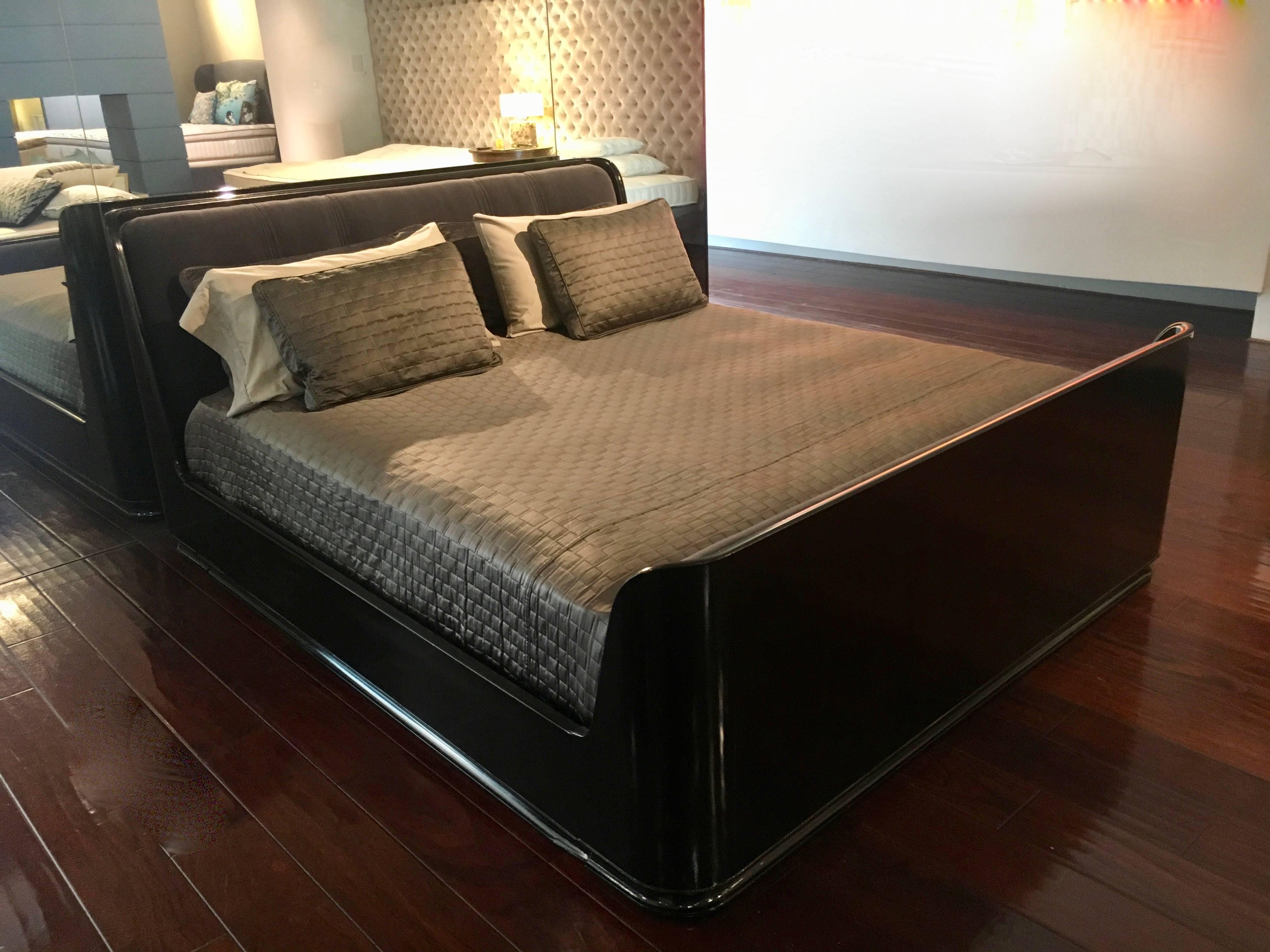 Ralph Lauren King Bed in Macassar Ebony In Good Condition In Los Angeles, CA