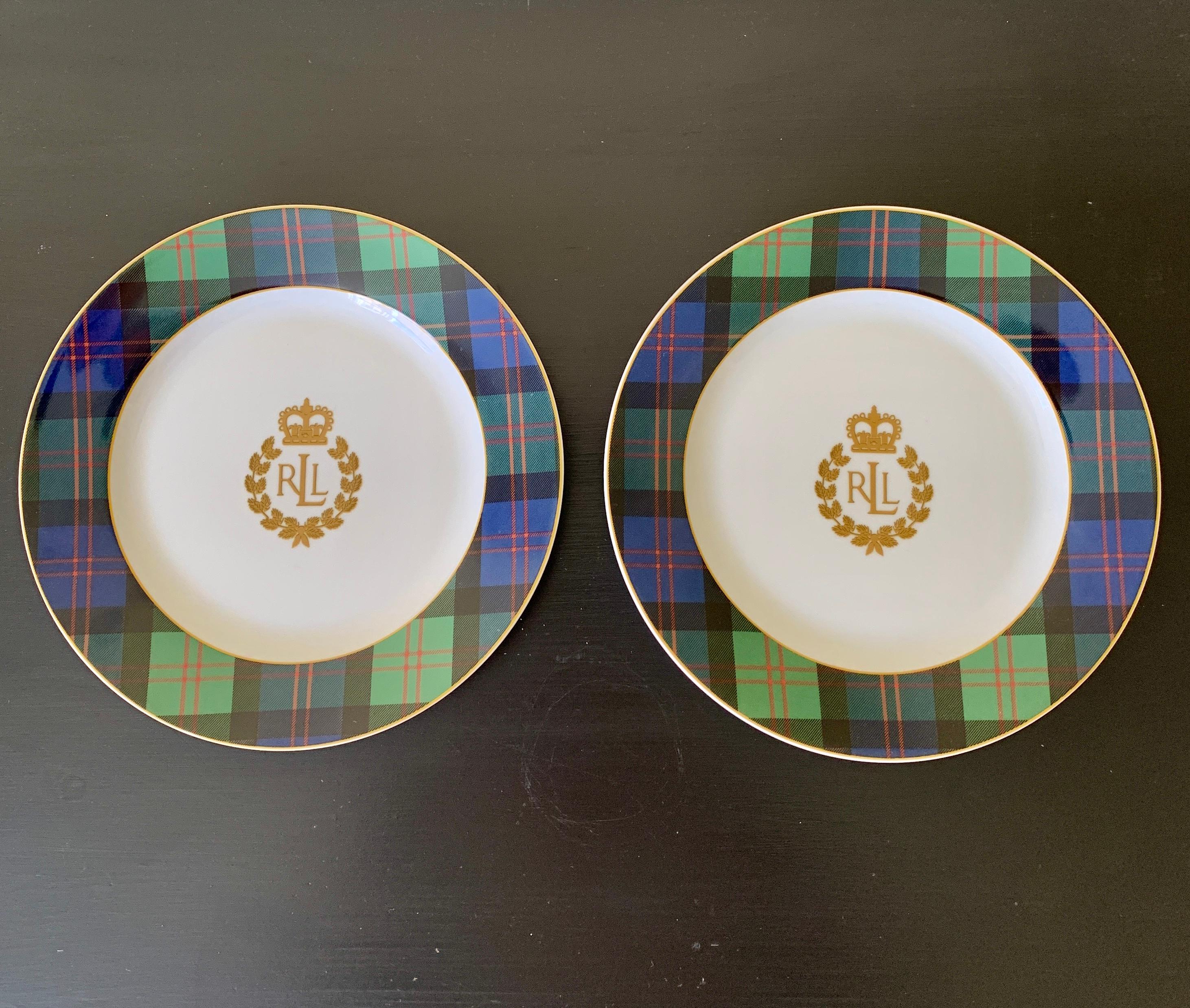 Une magnifique paire d'assiettes décoratives pour le déjeuner ou pour le mur, avec un motif écossais.

Par Ralph Lauren, motif 