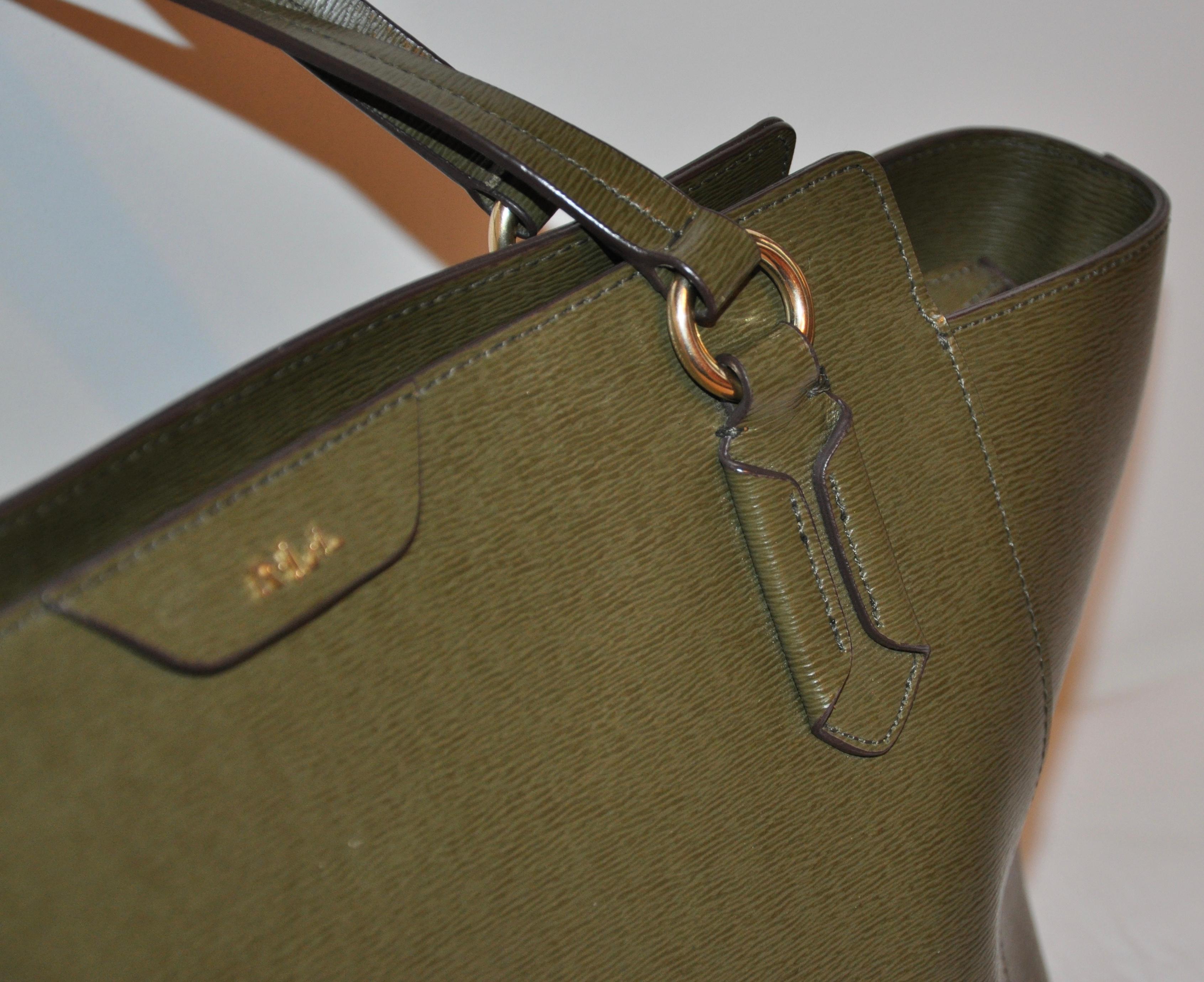 Ralph Lauren Große Tasche aus strukturiertem Kalbsleder mit doppeltem Henkel in Olivgrün für Damen oder Herren im Angebot