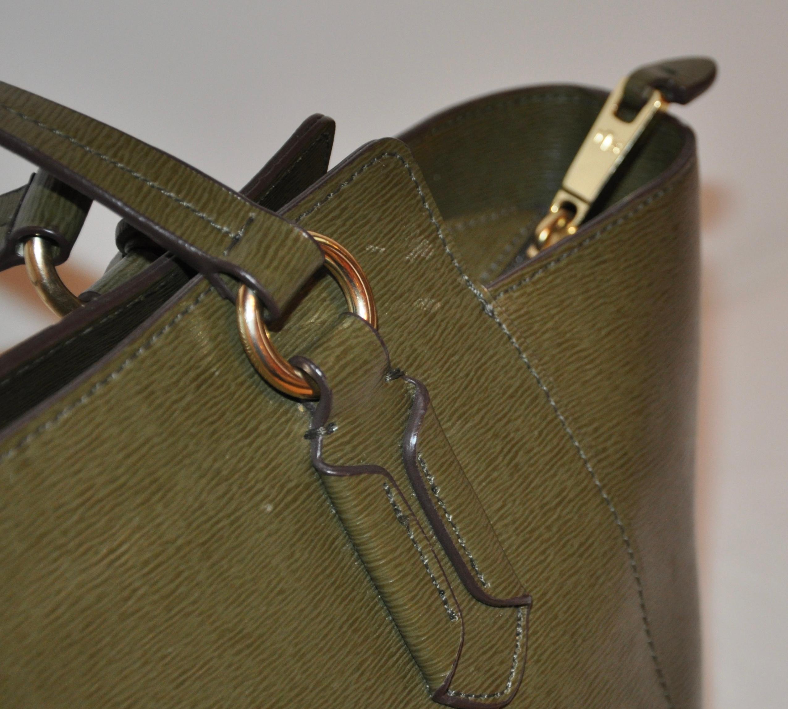 Ralph Lauren Große Tasche aus strukturiertem Kalbsleder mit doppeltem Henkel in Olivgrün im Angebot 3